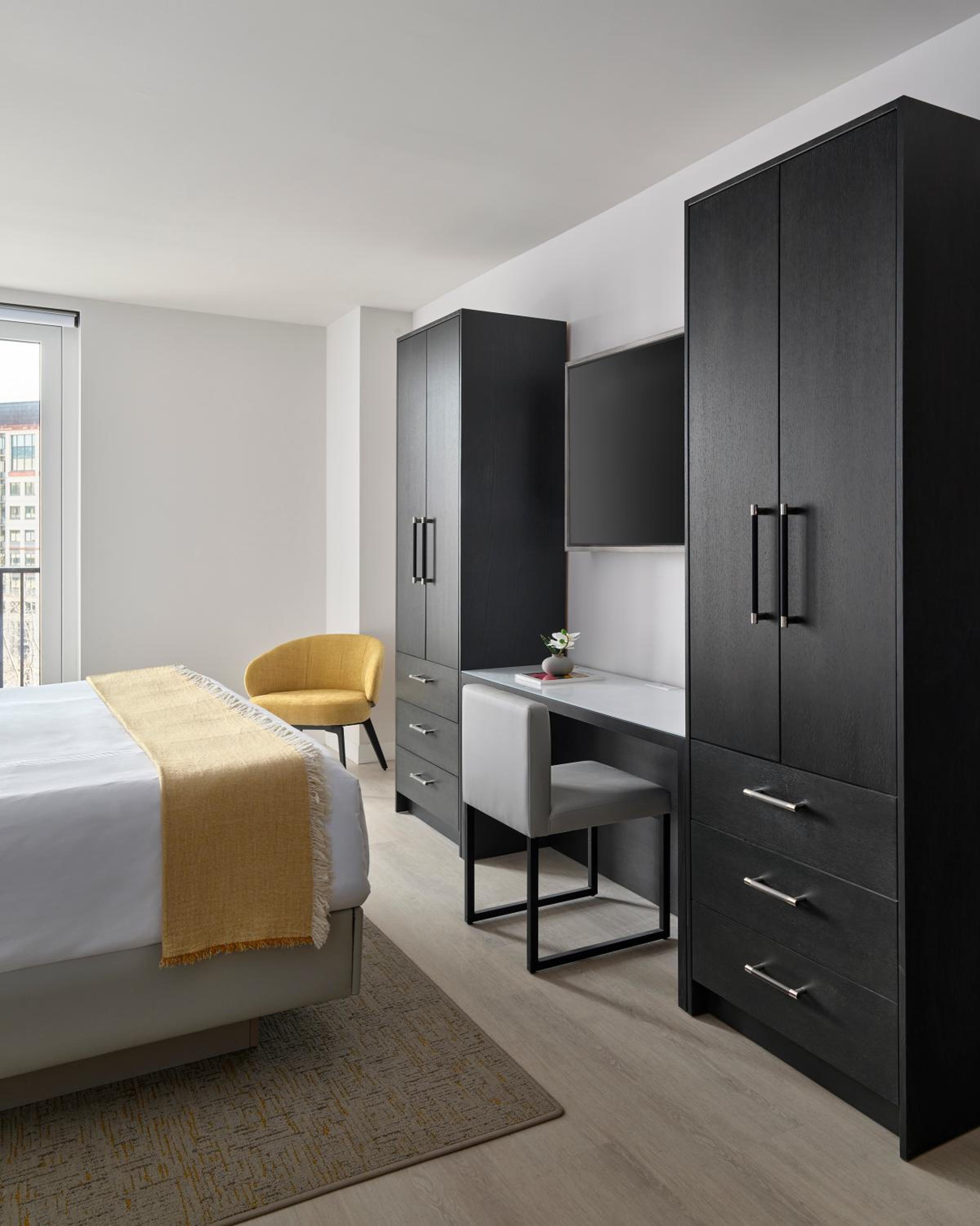 King Room with Balcony - Photo 2