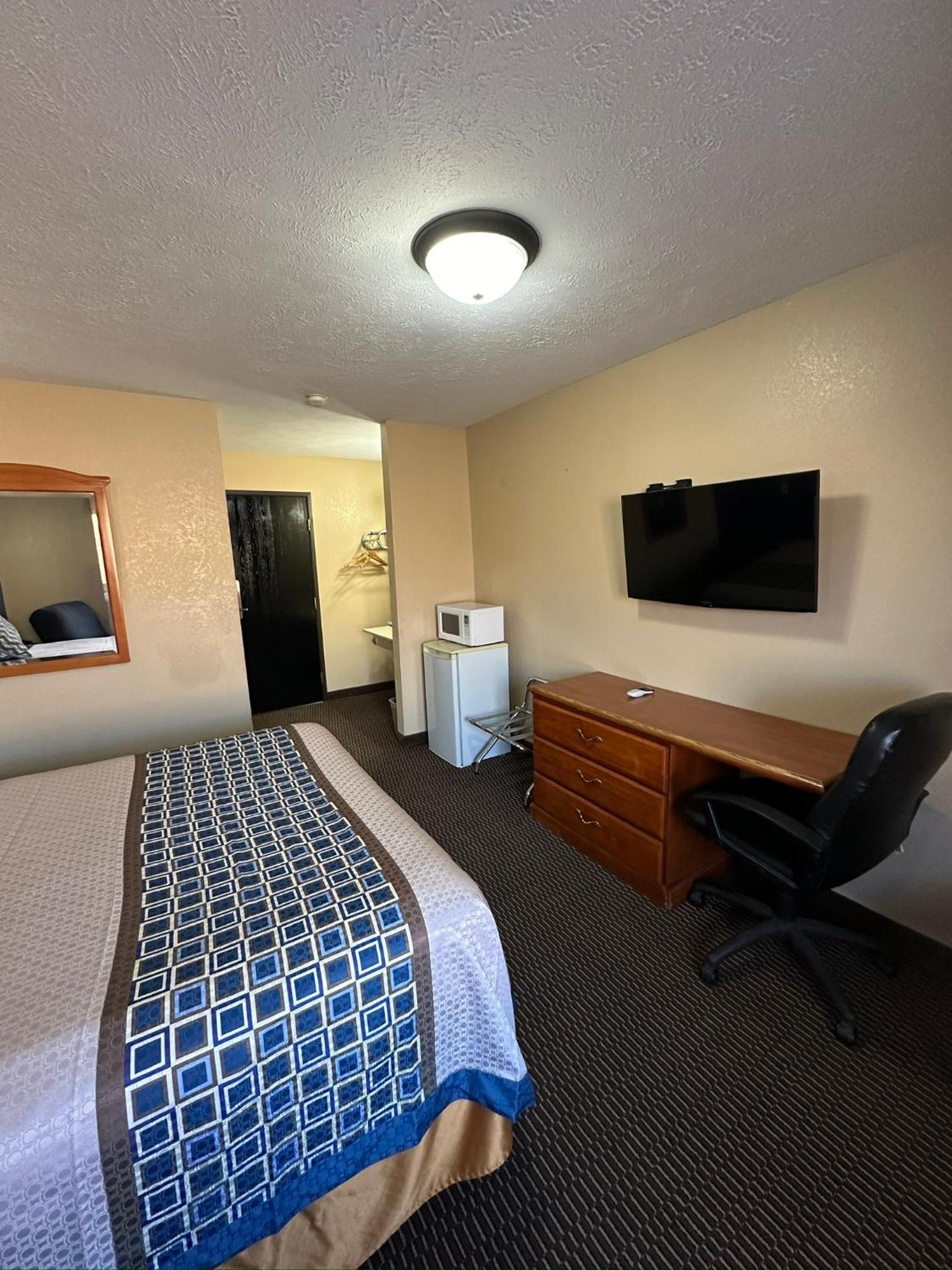 Queen Room photo 2