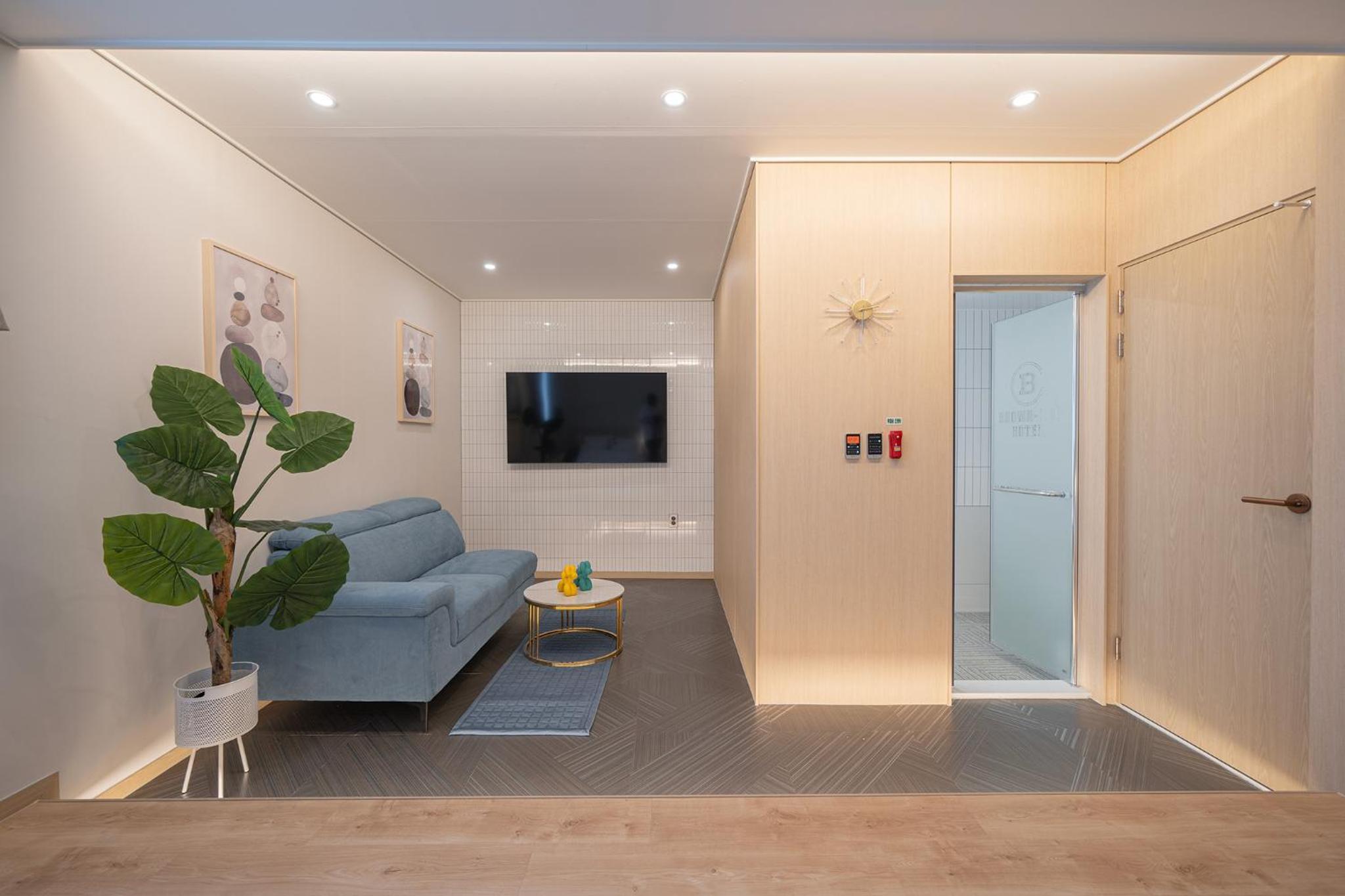Family Room - Photo 11