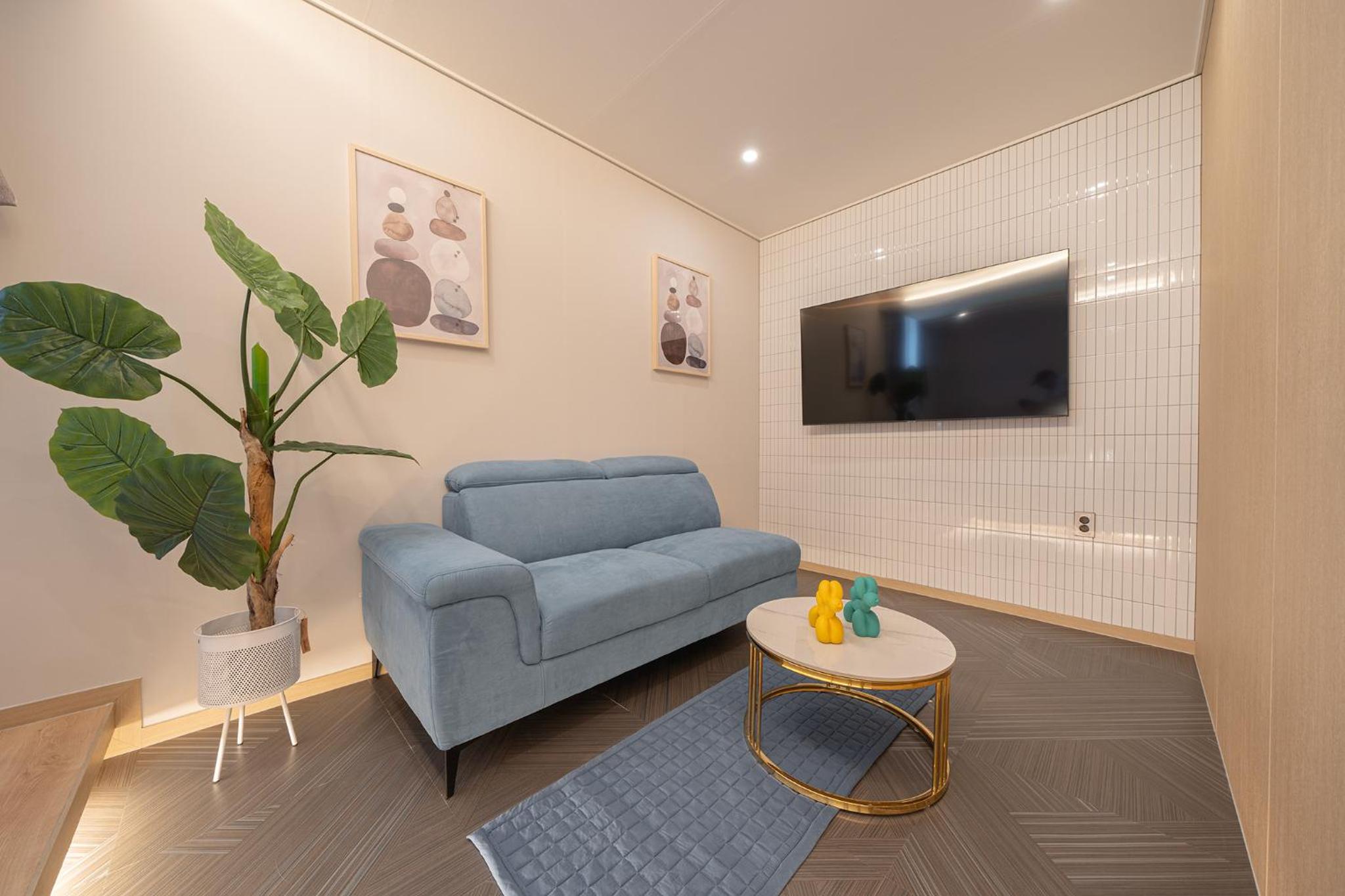 Family Room - Photo 3