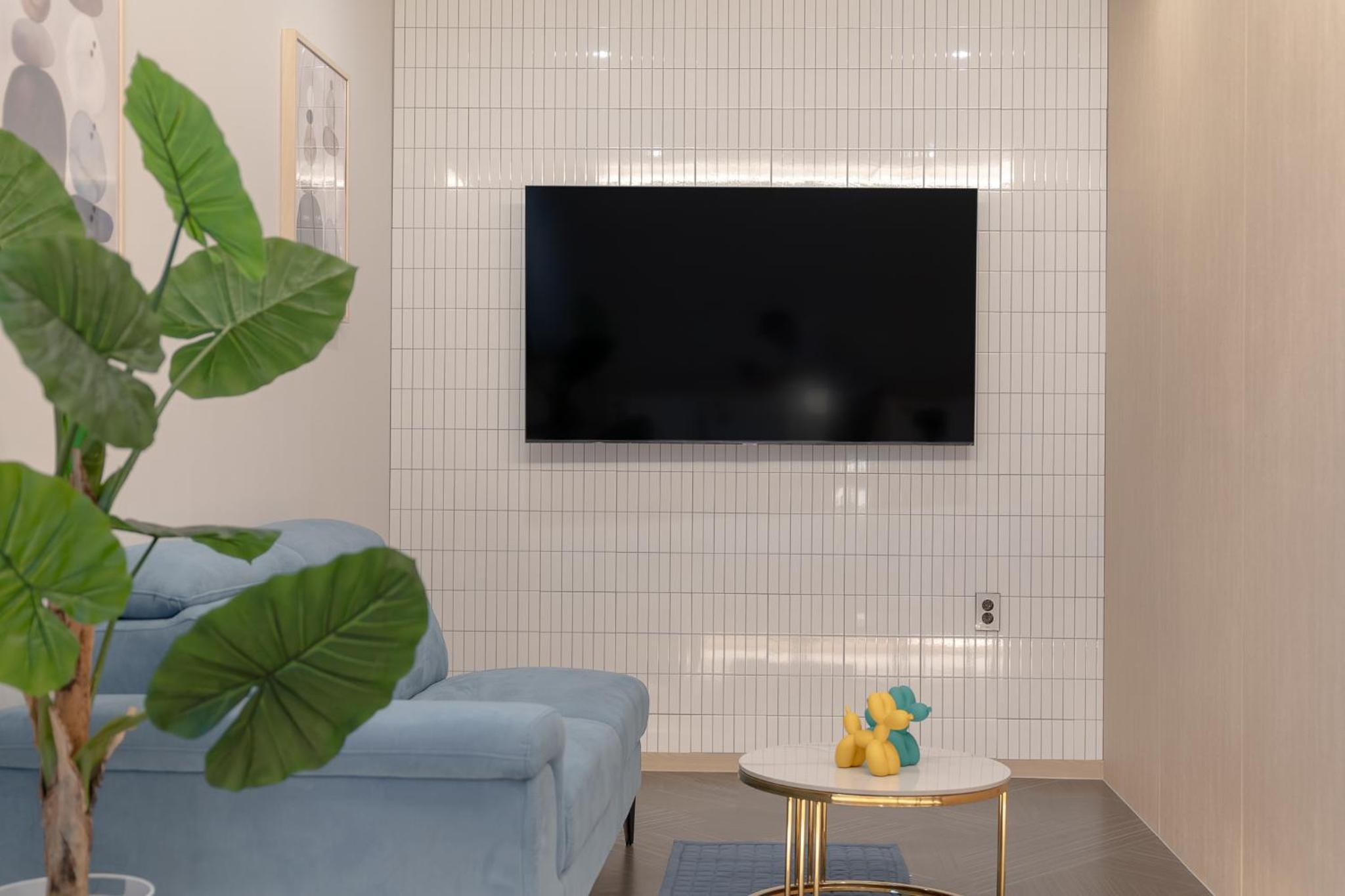 Family Room - Photo 6