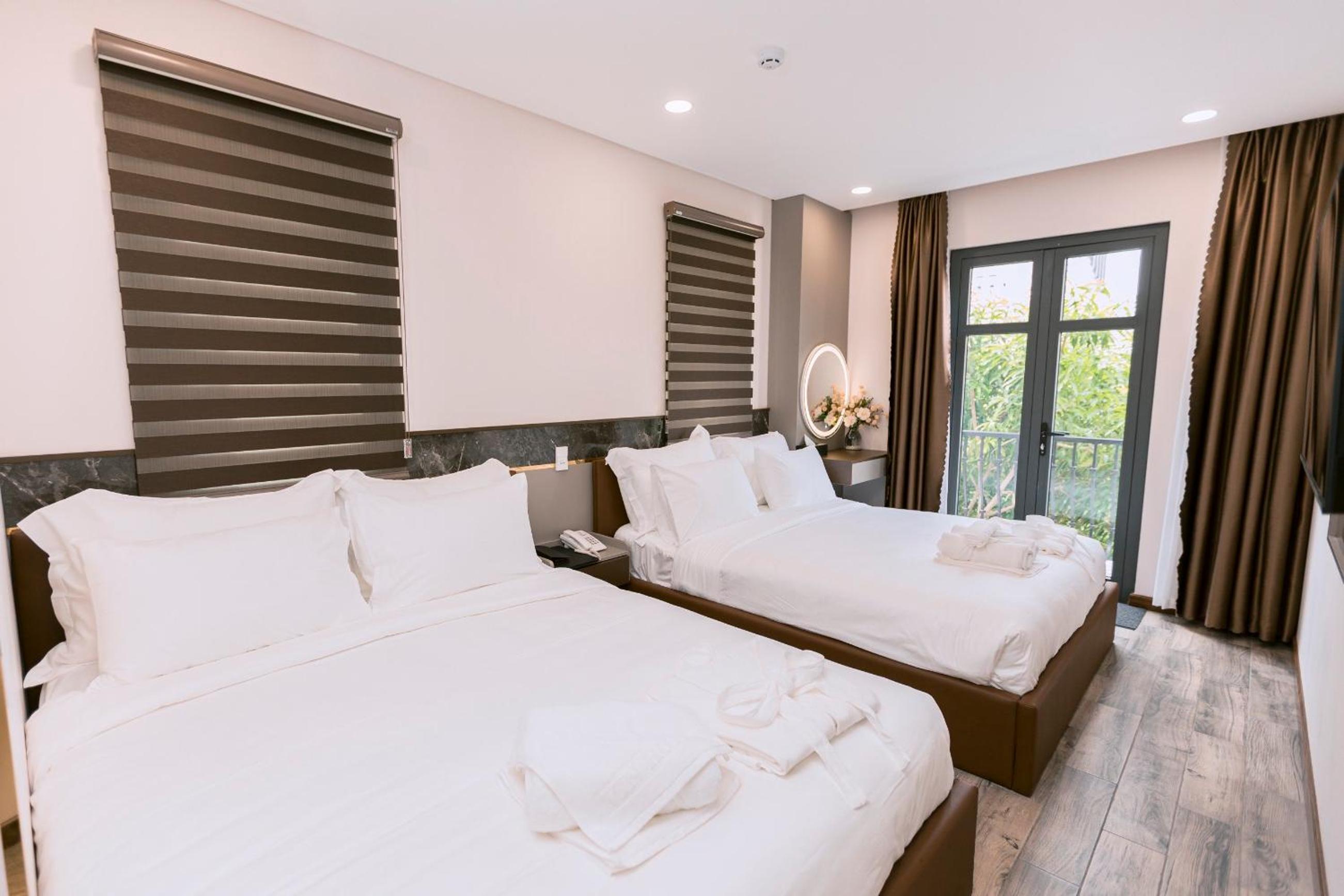 Quadruple Room with Balcony photo 2