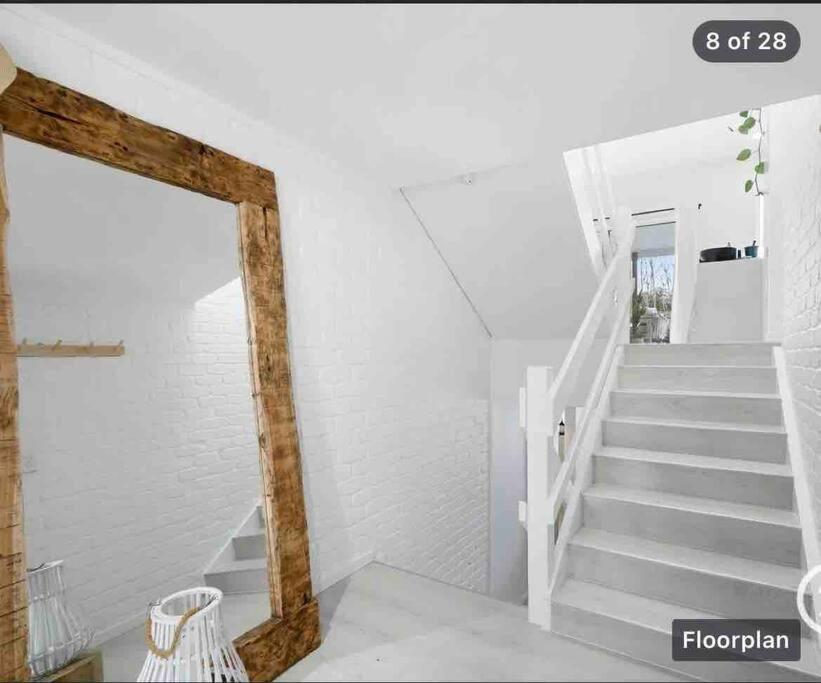 Three-Bedroom House photo 2