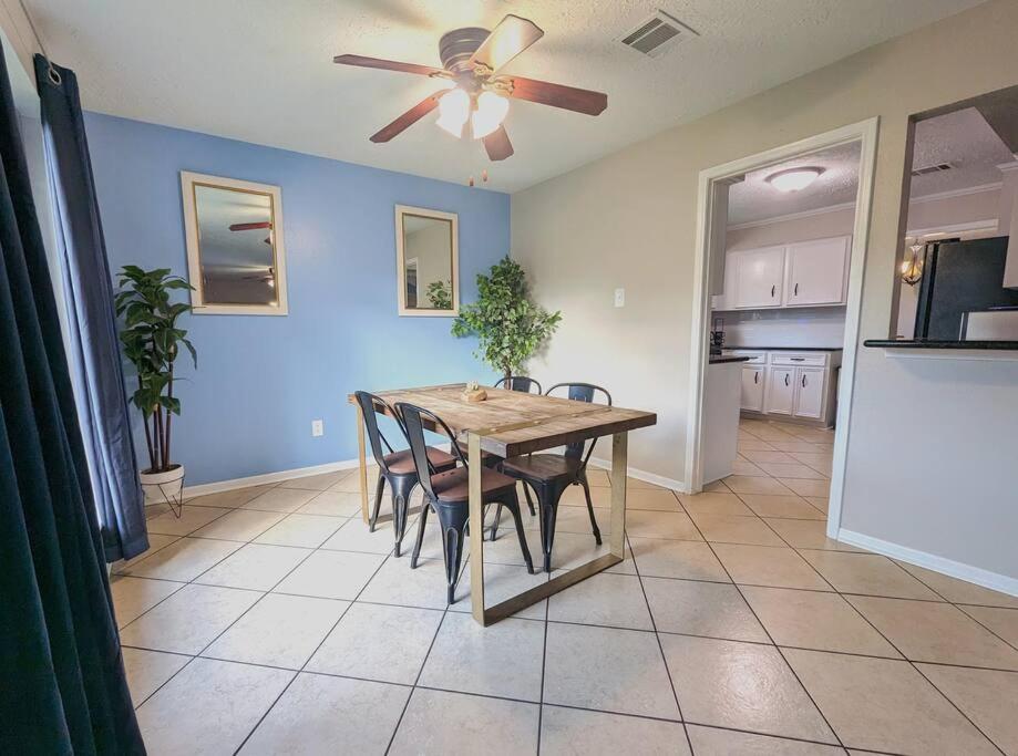 Three-Bedroom House photo 2