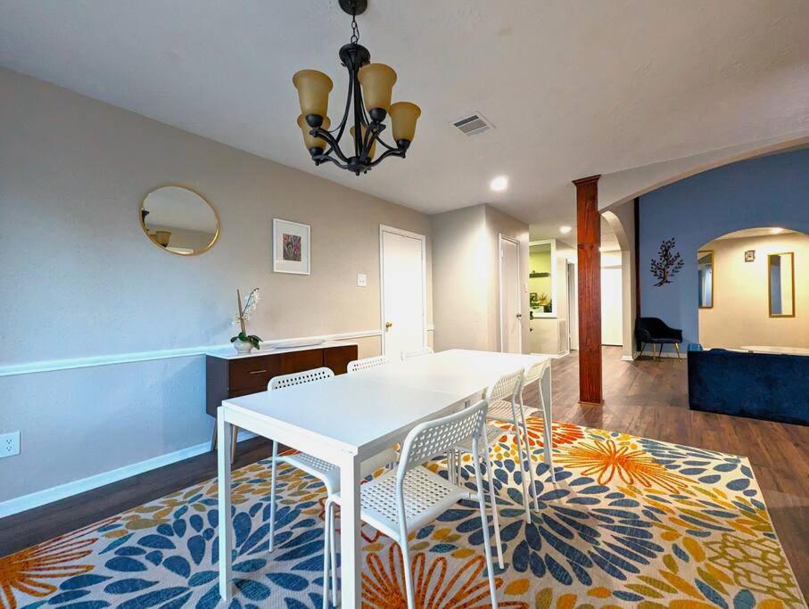 Three-Bedroom House photo 3