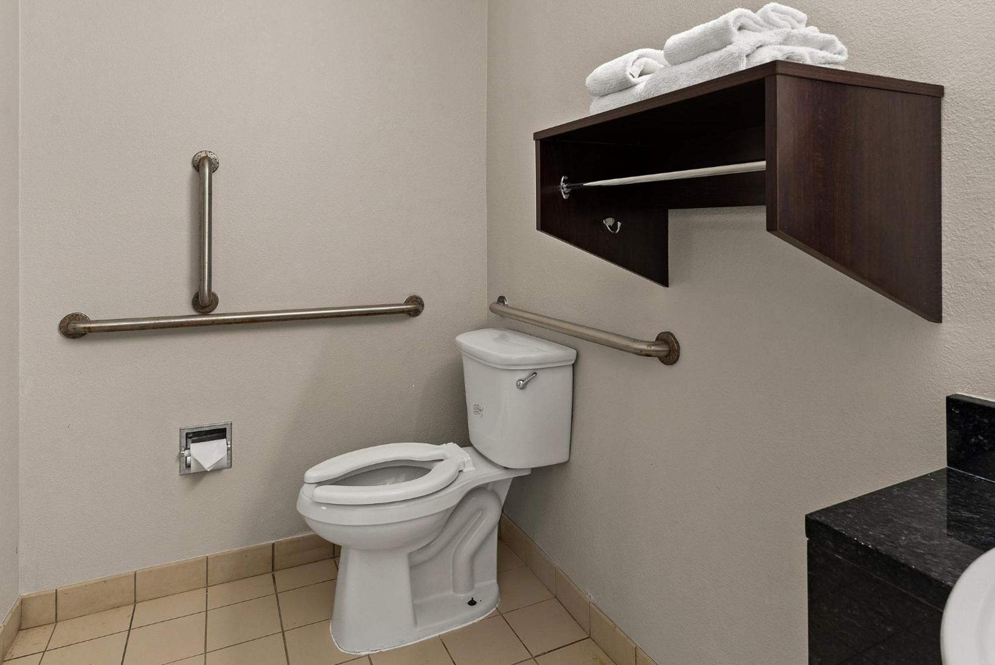 Superior Queen Room Disability Access Non-Smoking photo 3