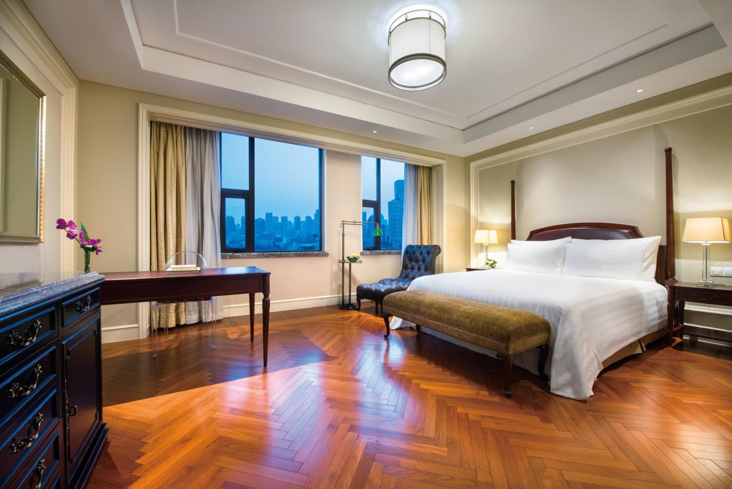 Premier Business Class Room