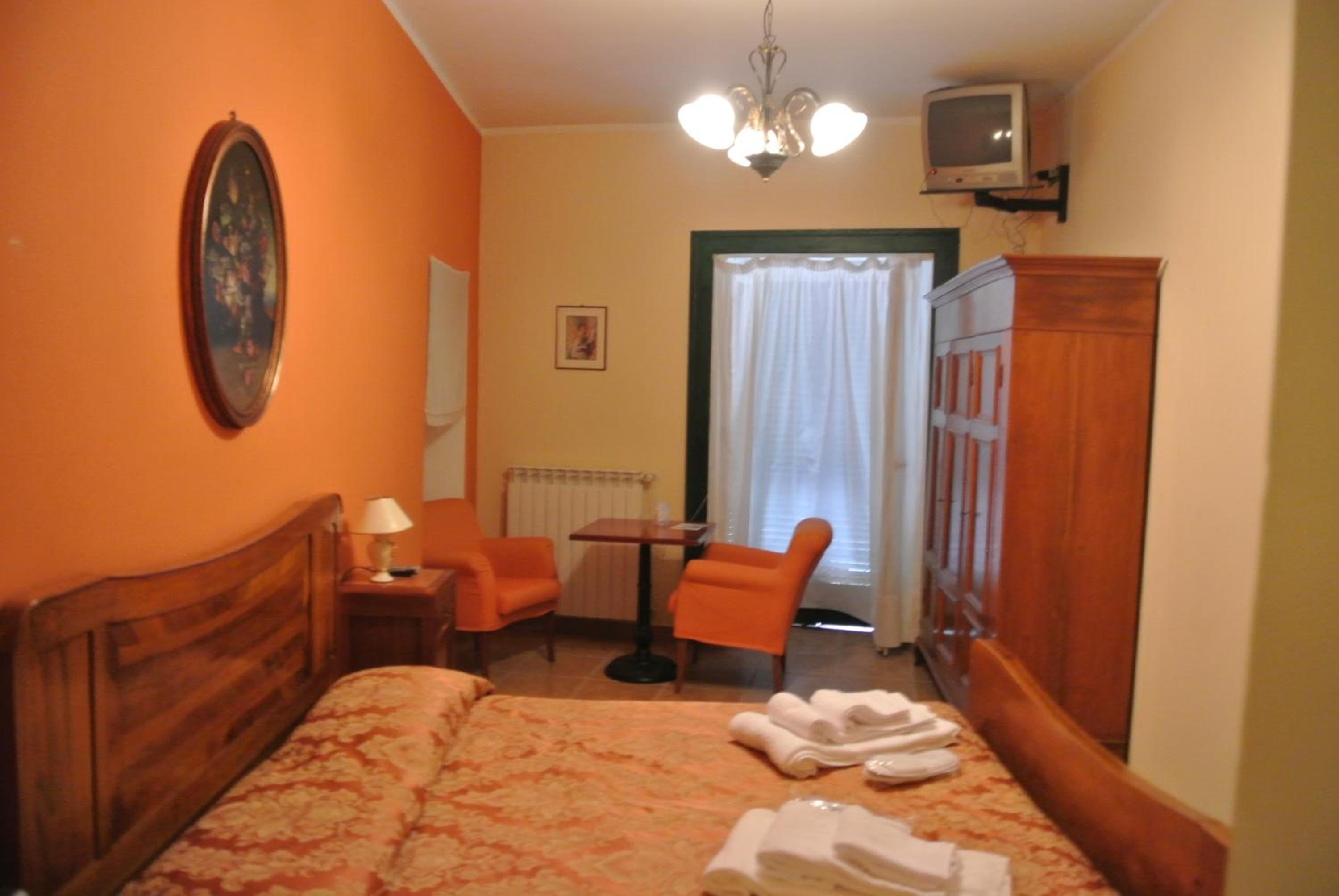 Large Double Room photo 1