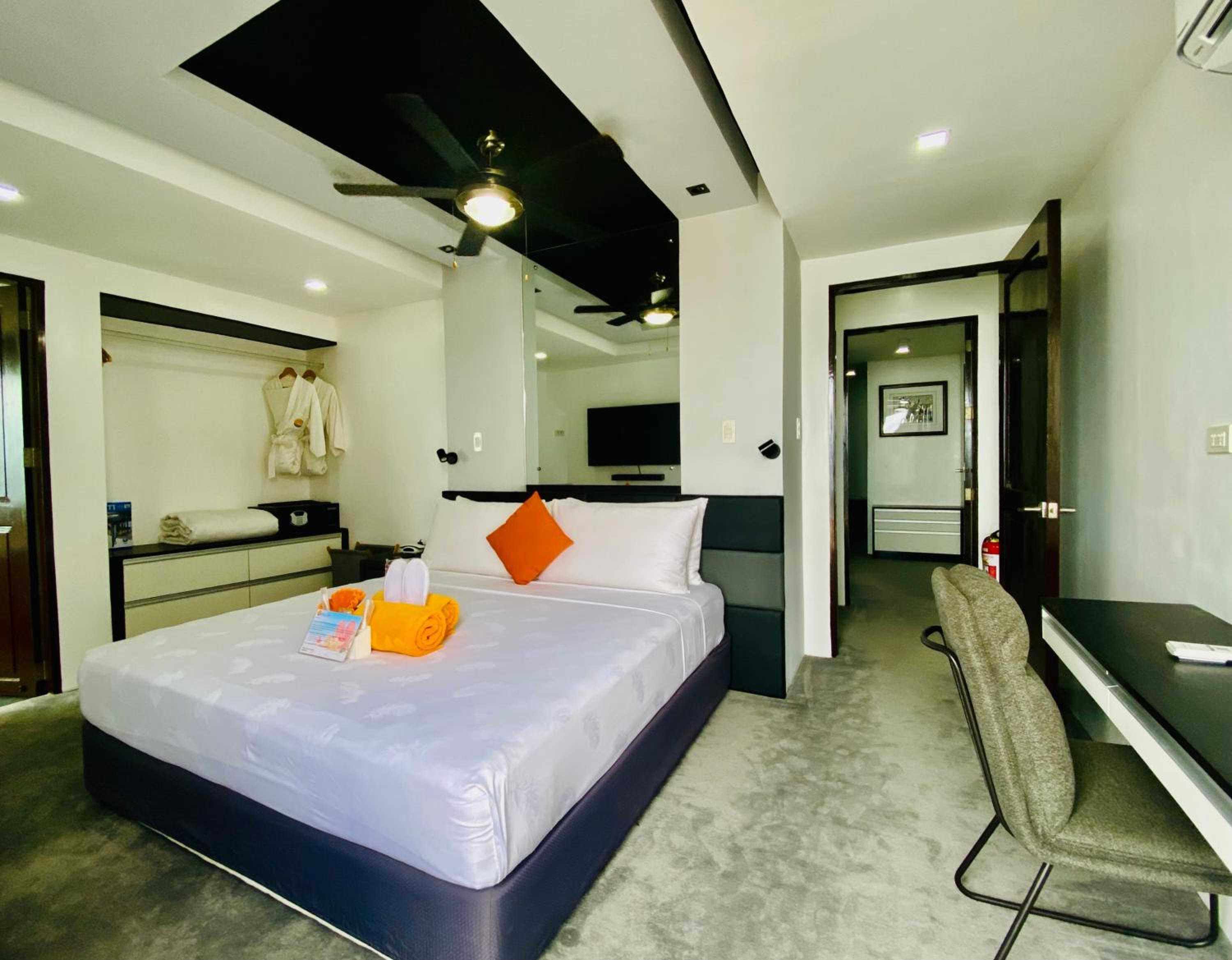 Four-Bedroom Penthouse Apartment