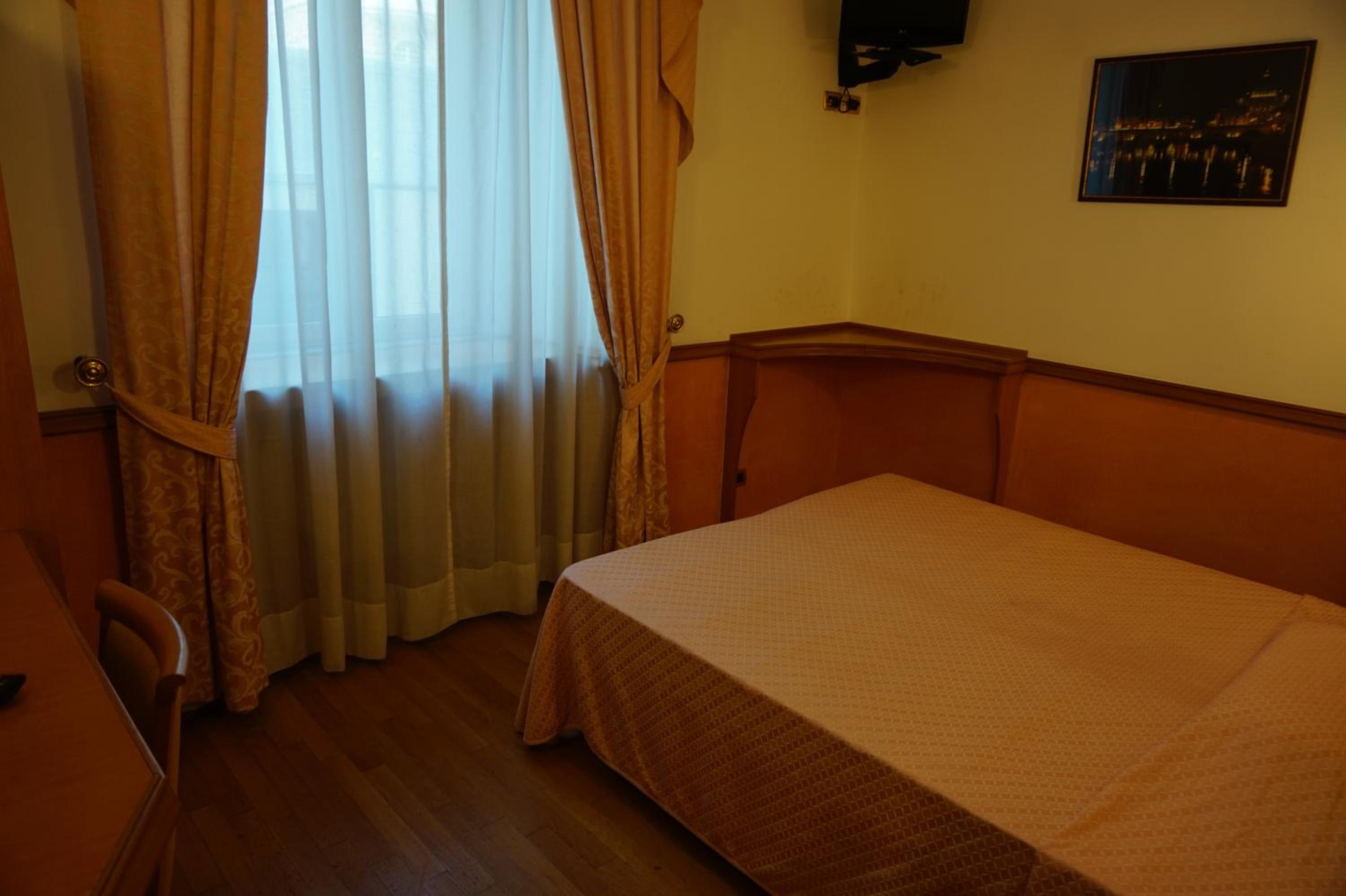 Single Room photo 2