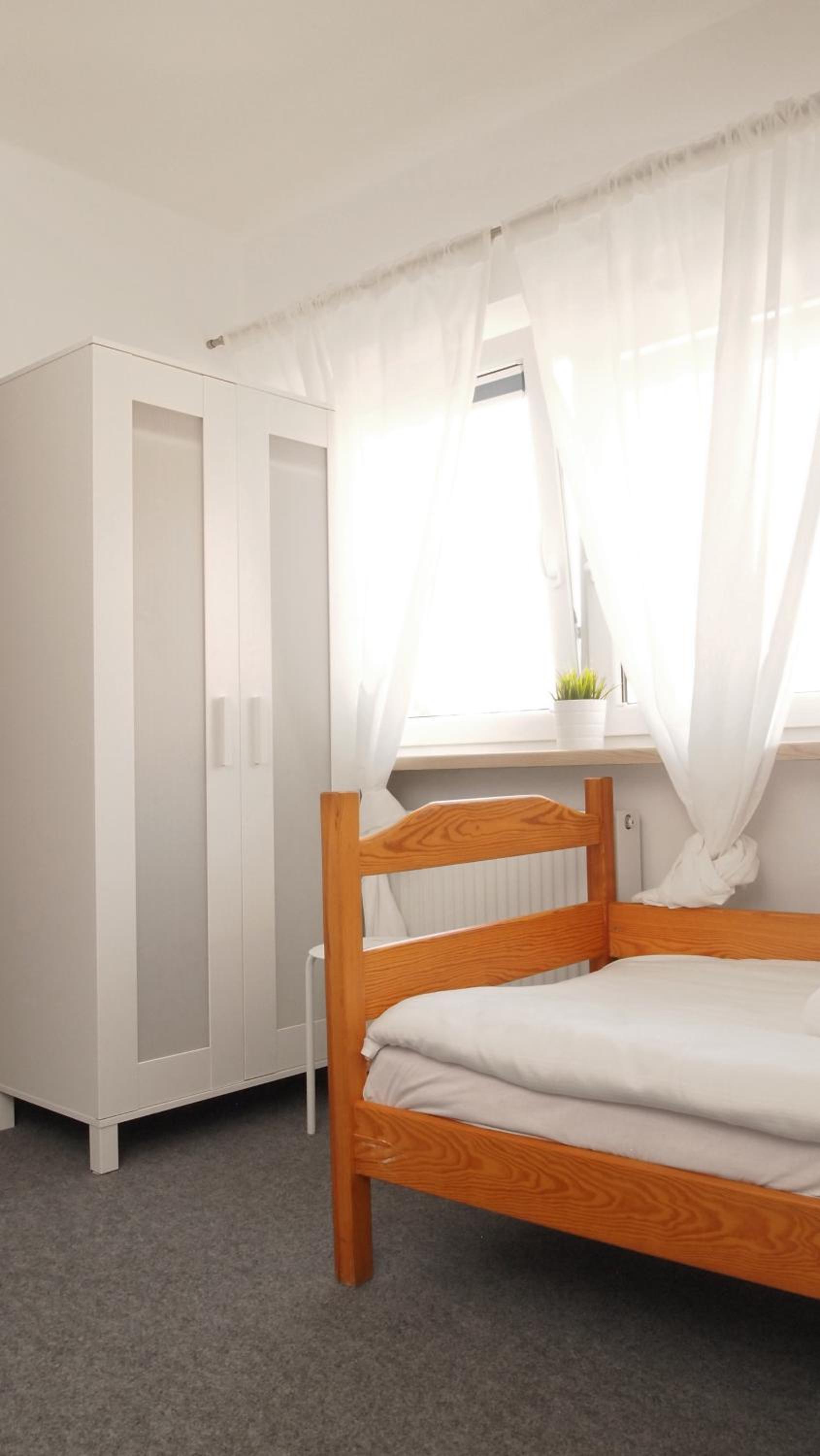 Budget Twin Room - Photo 4