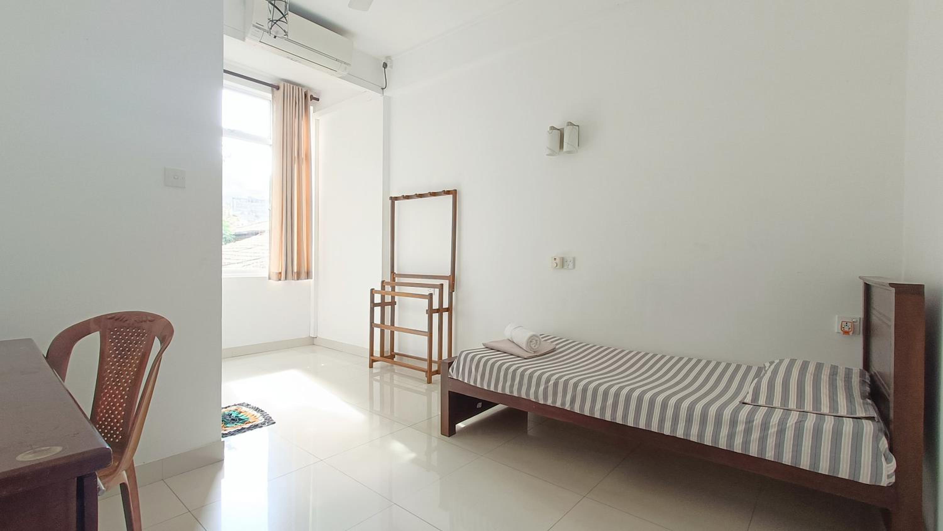 Single Room with Private Bathroom photo 1