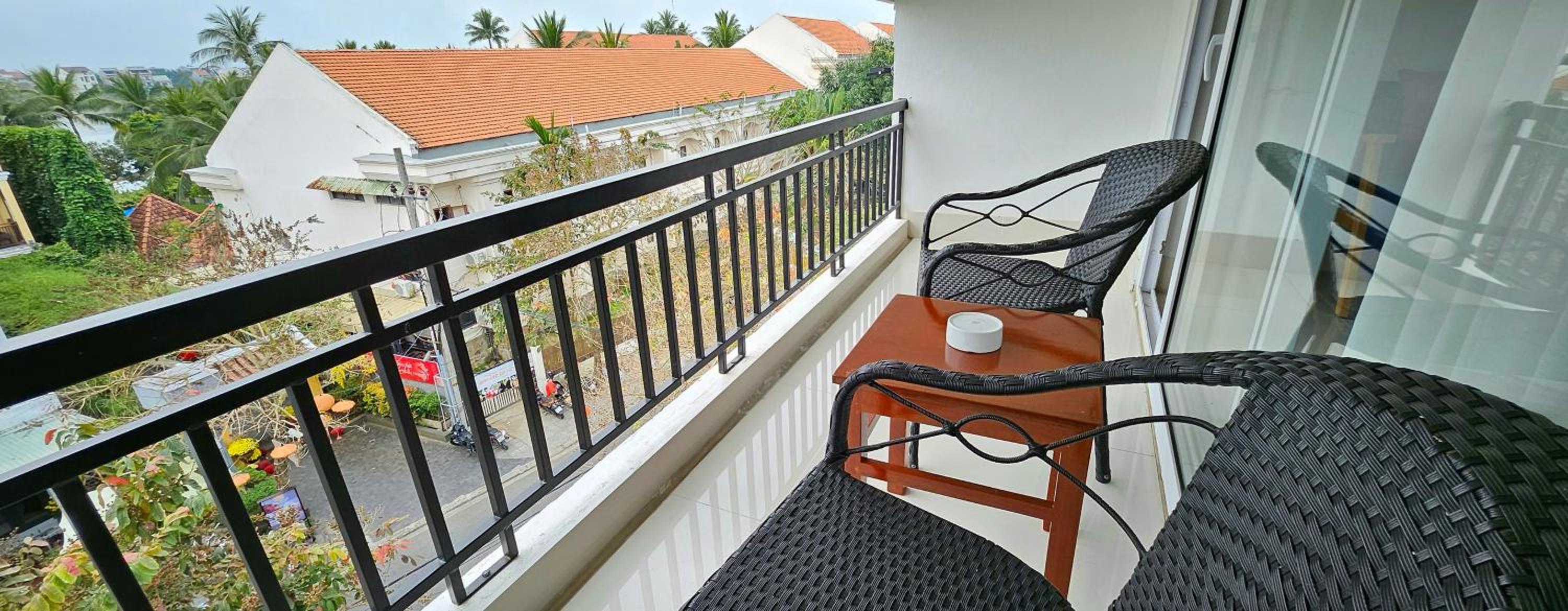 Double Room with Balcony - Photo 8