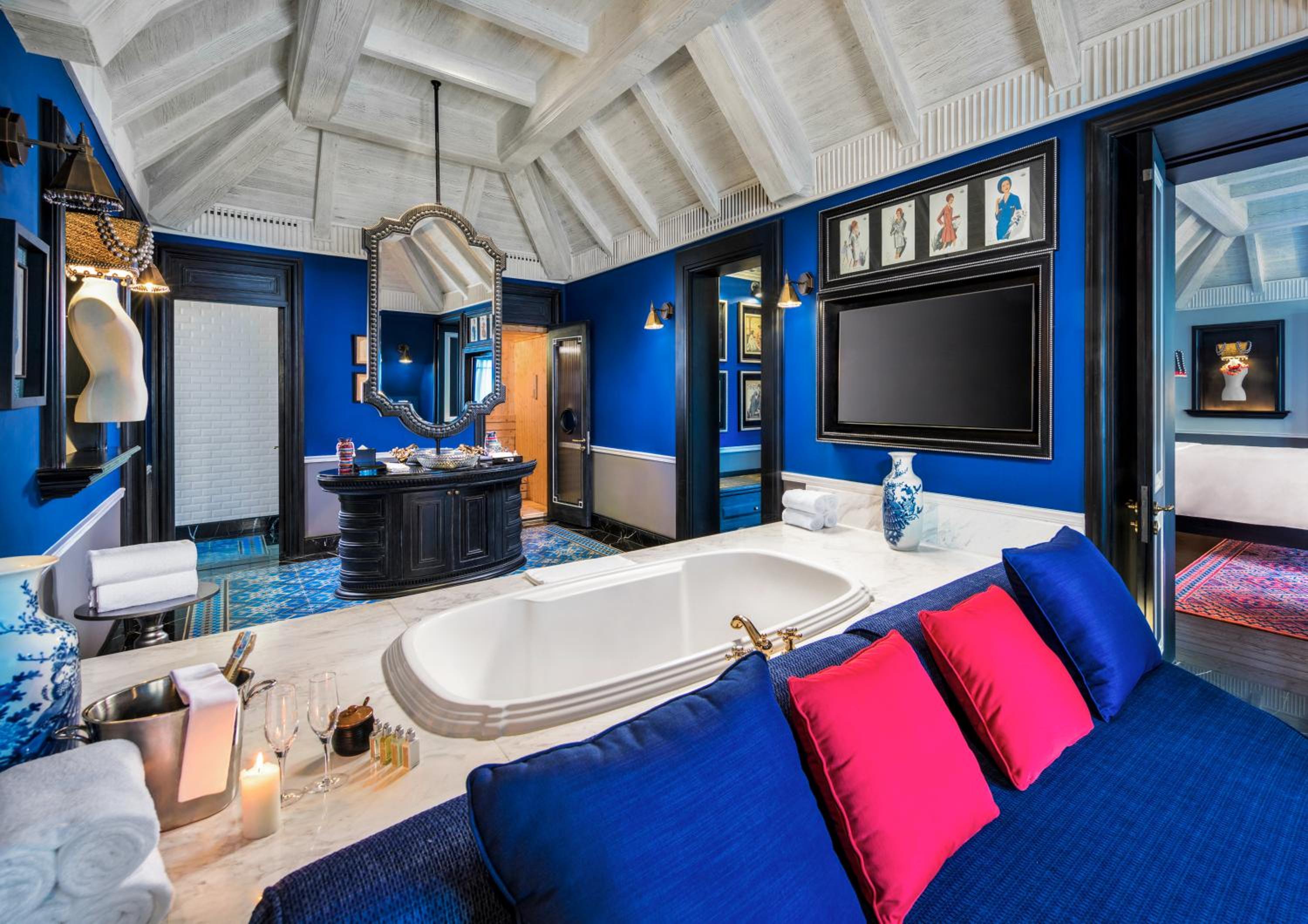 Presidential King Suite photo 2