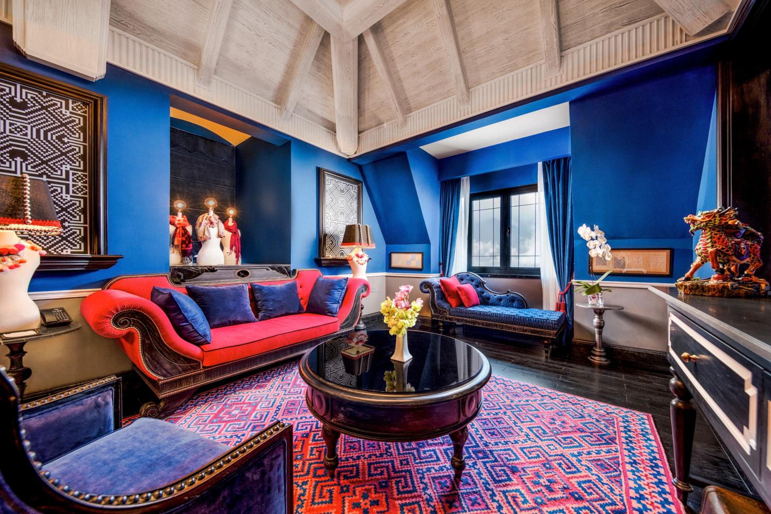 Presidential King Suite photo 3
