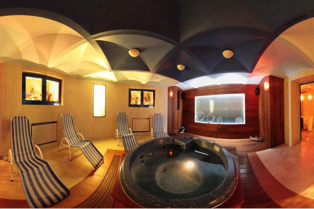 Business Double Room with Gym Access - Photo 6