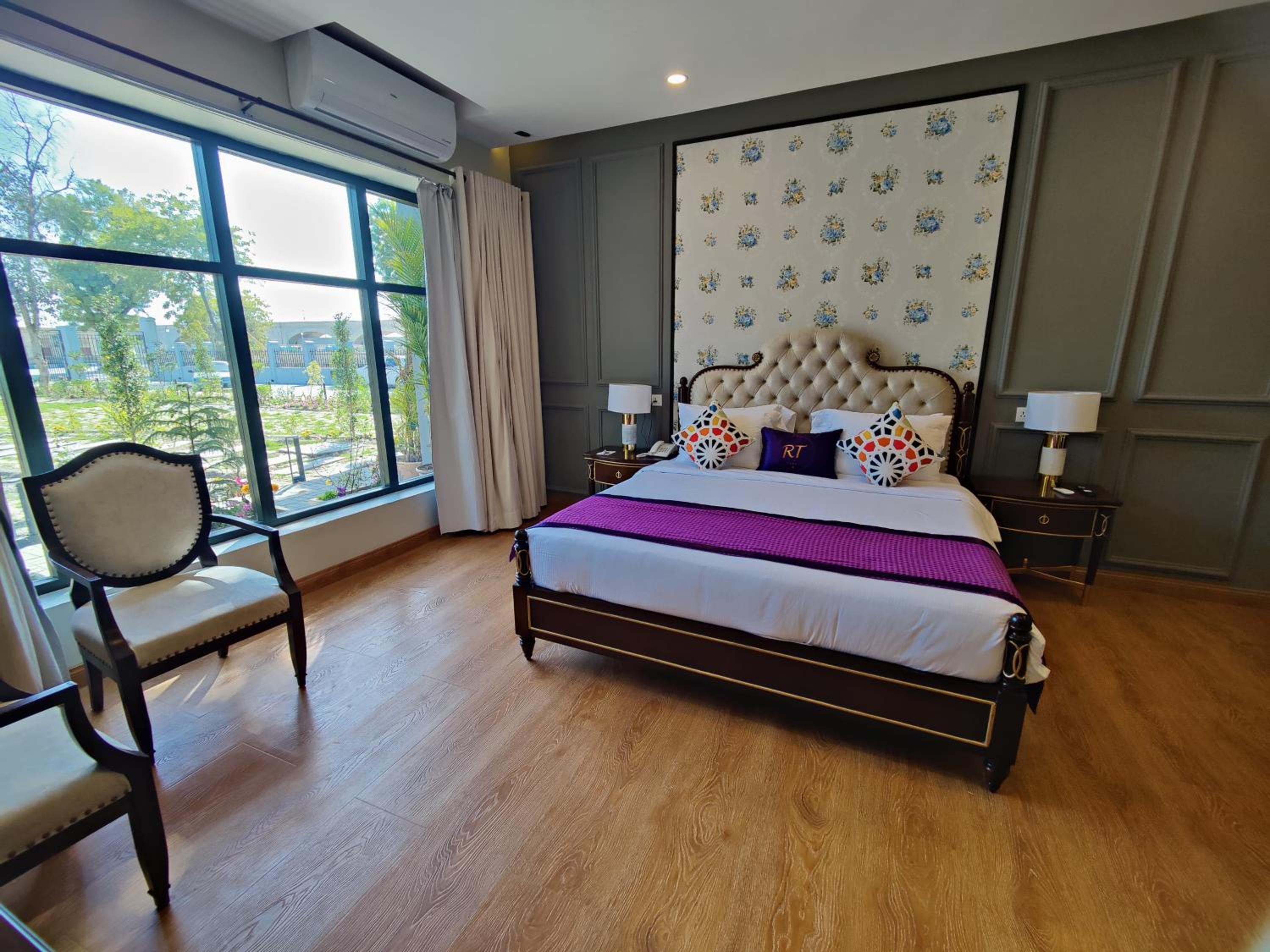 Deluxe Double Room with Balcony photo 1