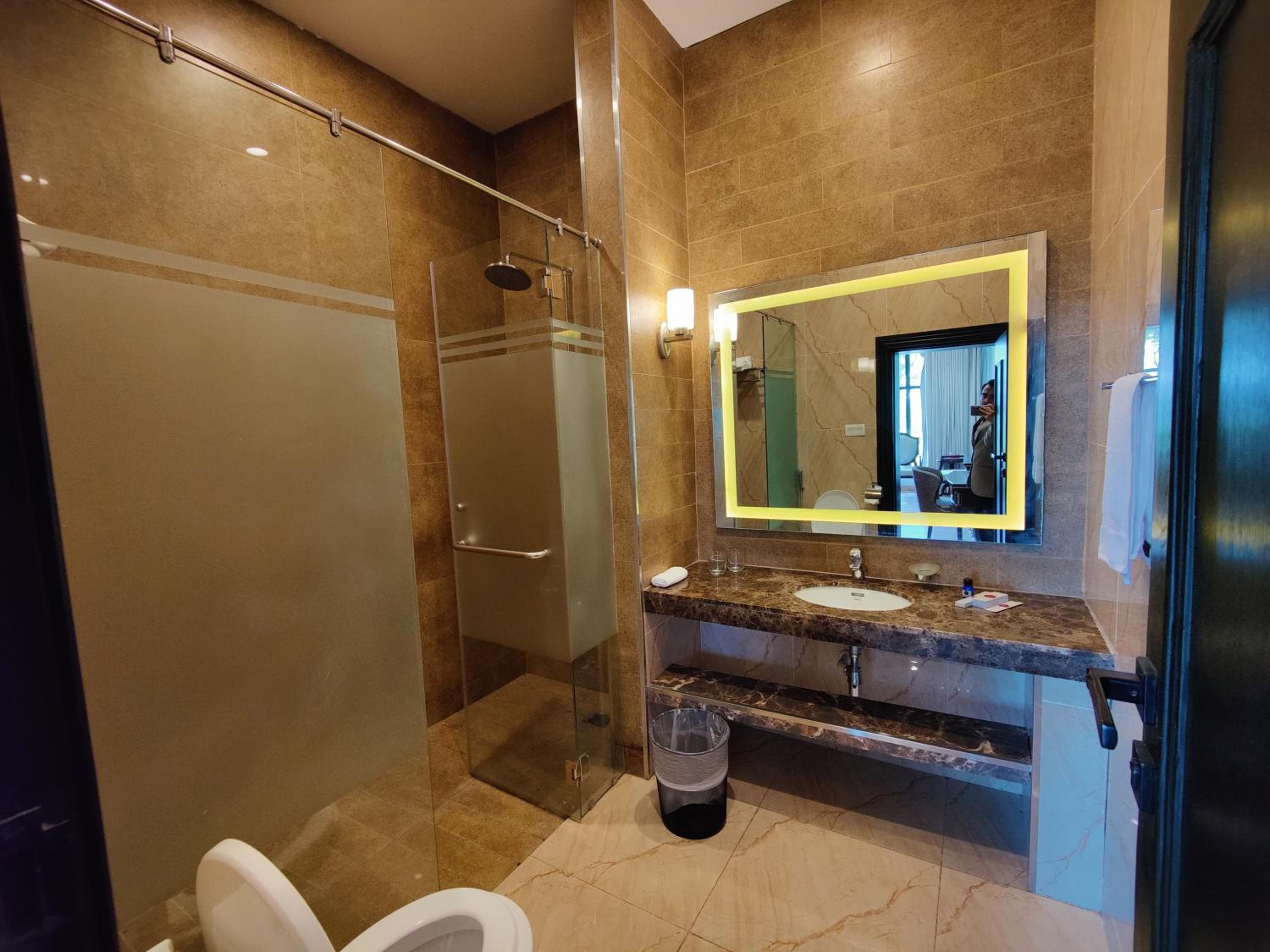 Deluxe Double Room with Balcony photo 3