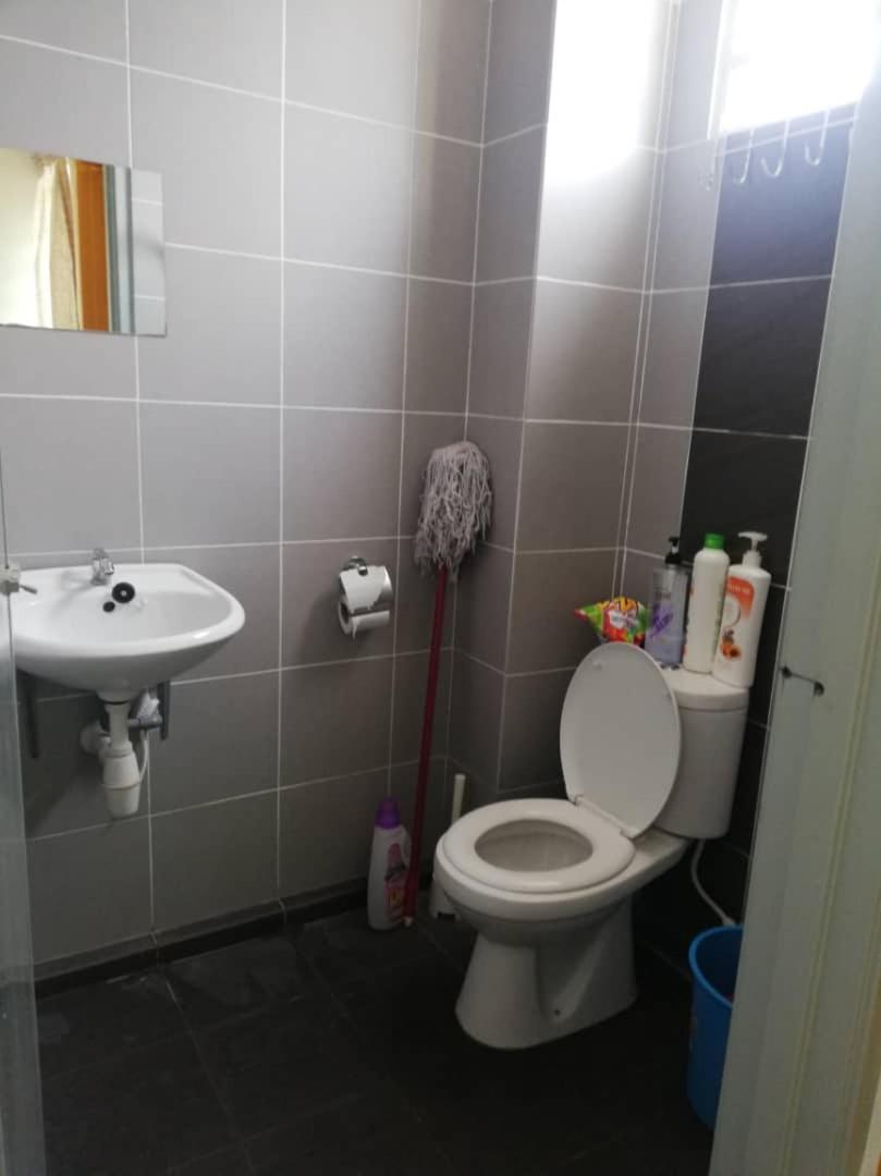 Family Room with Private Bathroom photo 1
