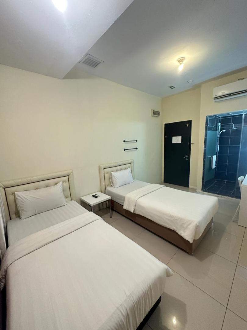 Standard Twin Room - Photo 1
