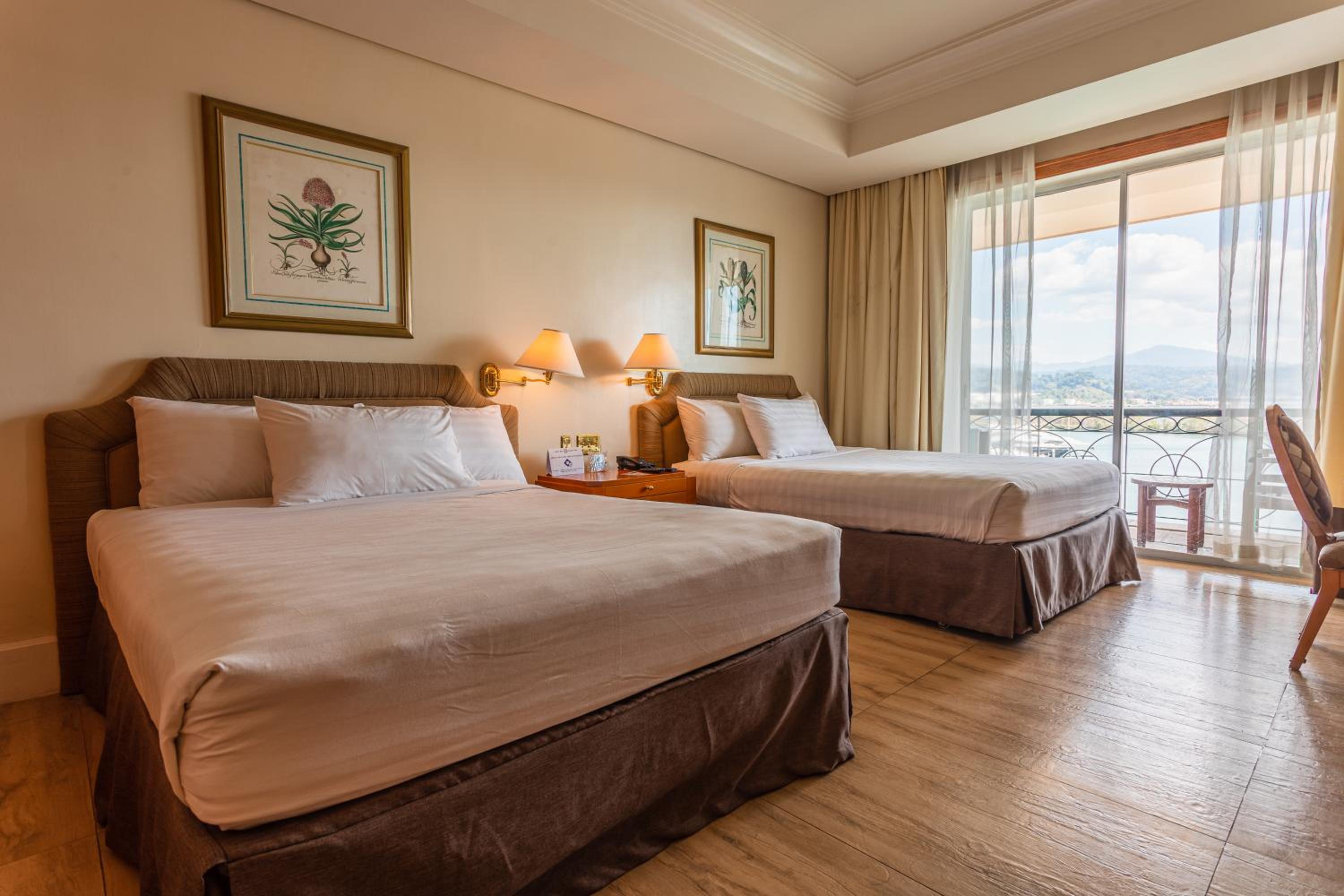 Deluxe Queen Room With Two Queen Beds photo 2