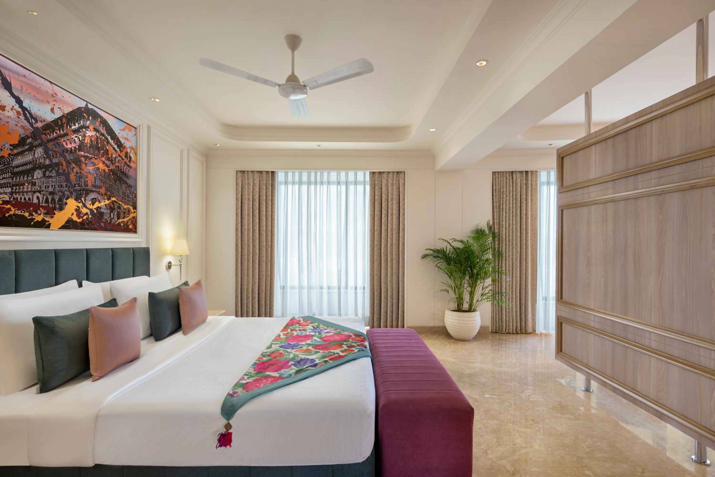 Executive Suite - Photo 3