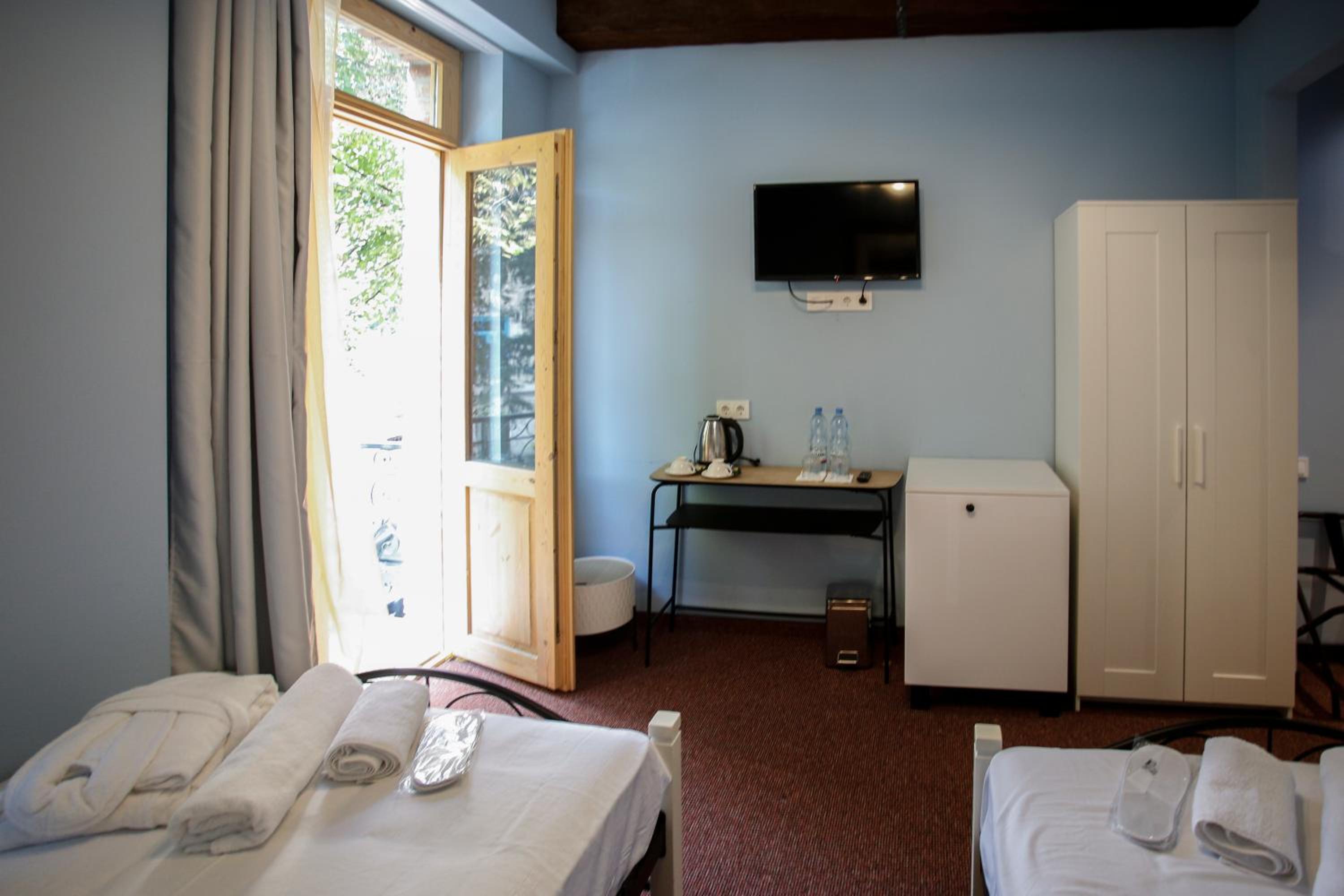 Standard Double or Twin Room - Photo 6