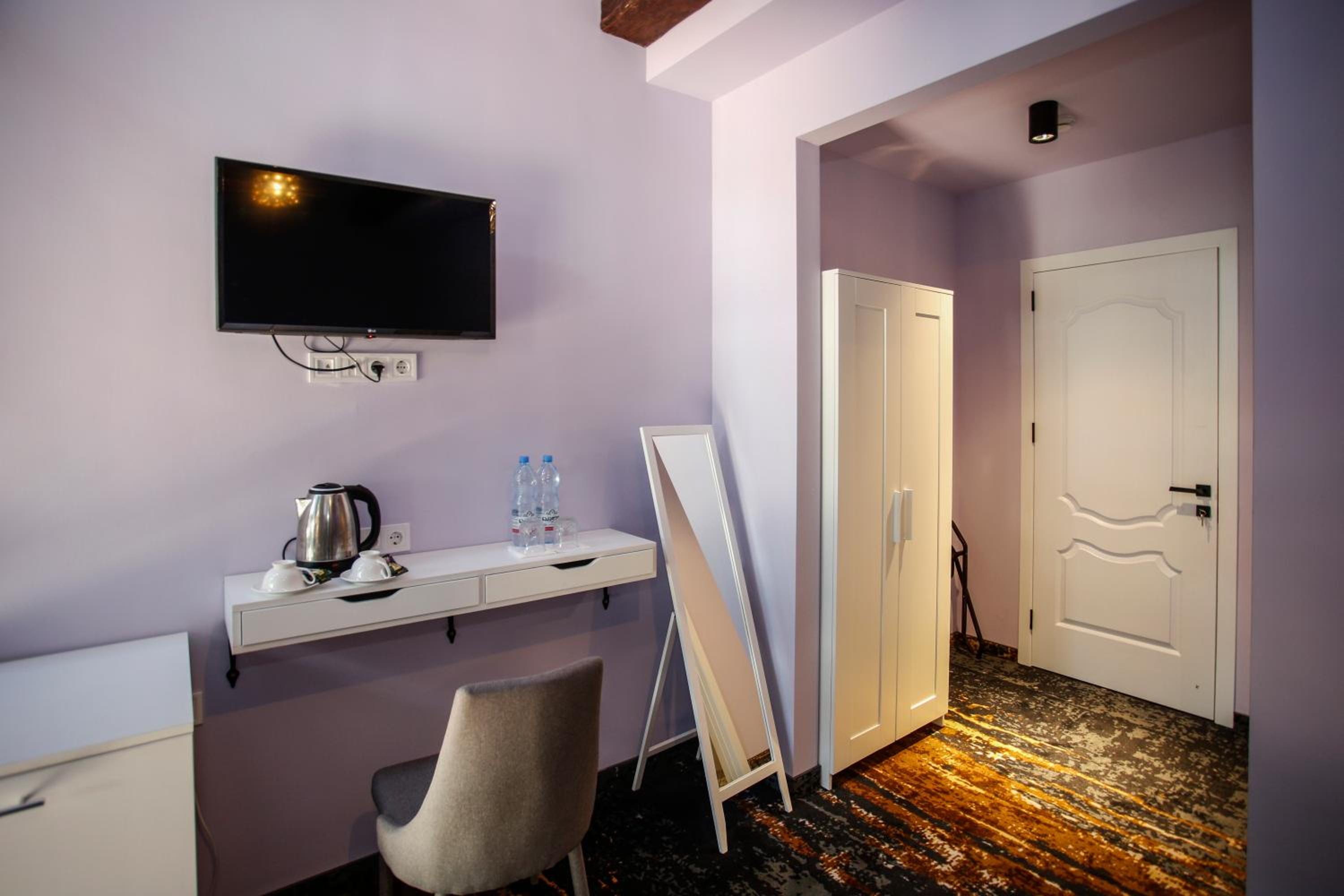 Standard Double or Twin Room - Photo 8