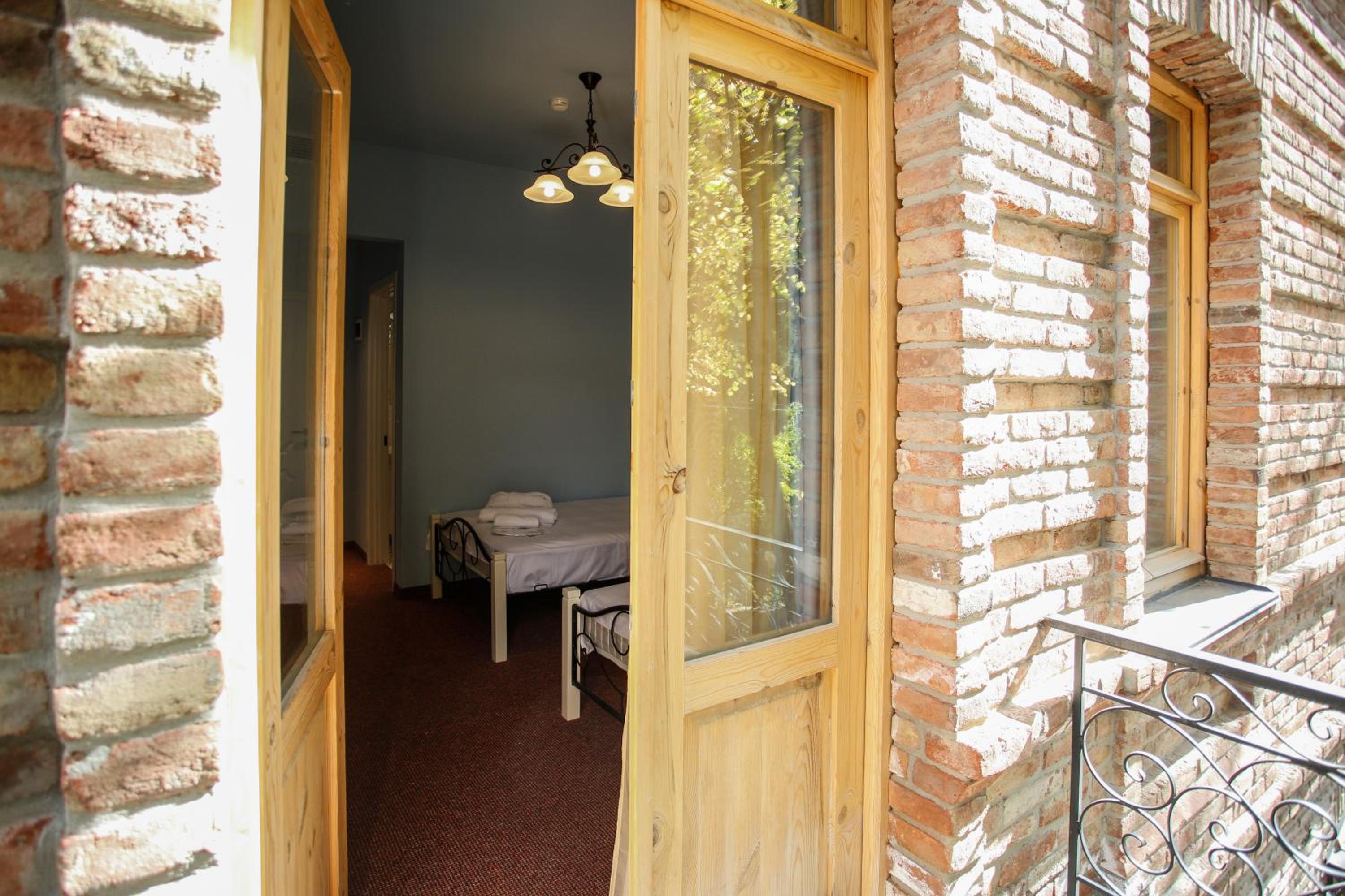 Standard Double or Twin Room - Photo 9