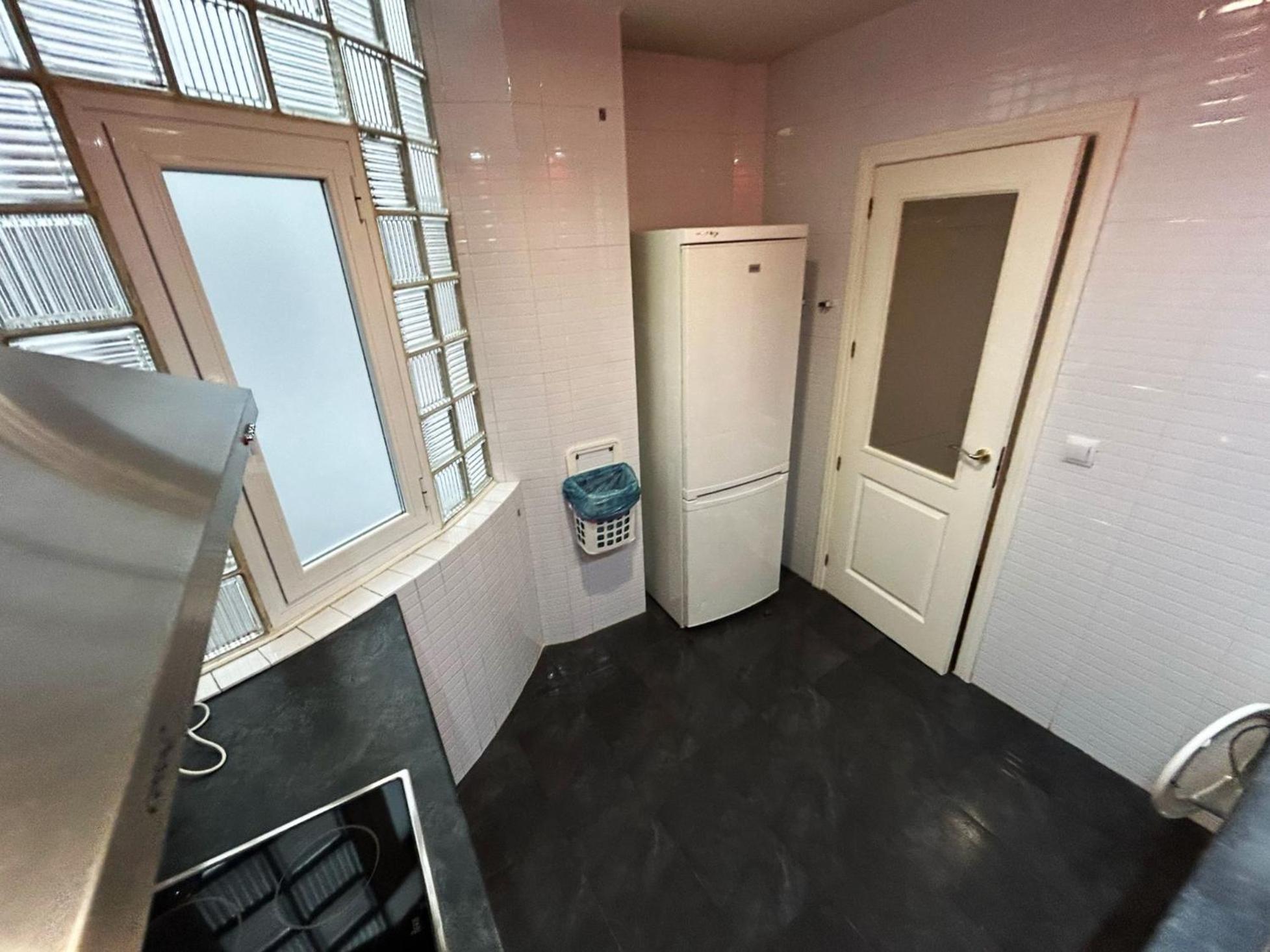 Single Room with Shared Bathroom photo 3