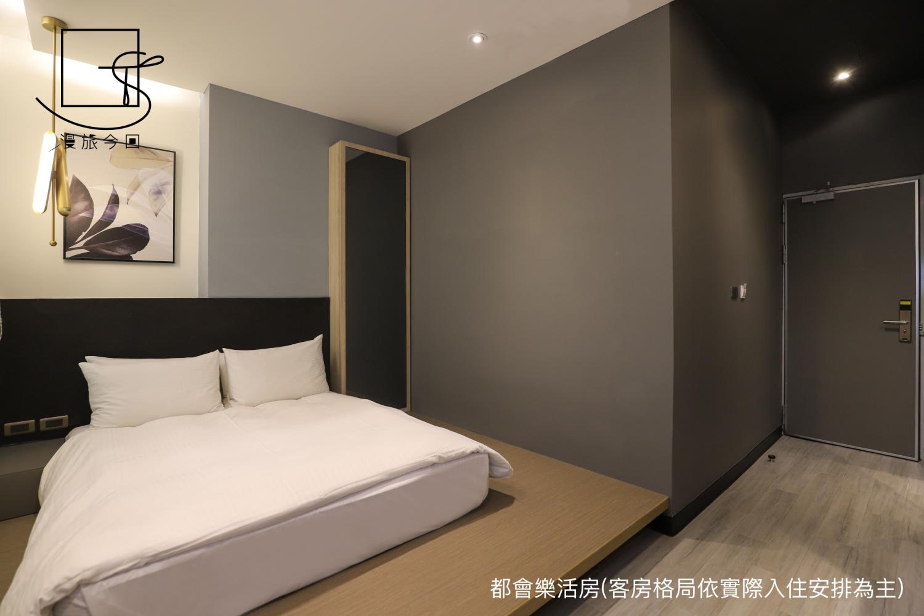 Standard Double Room - Photo 11