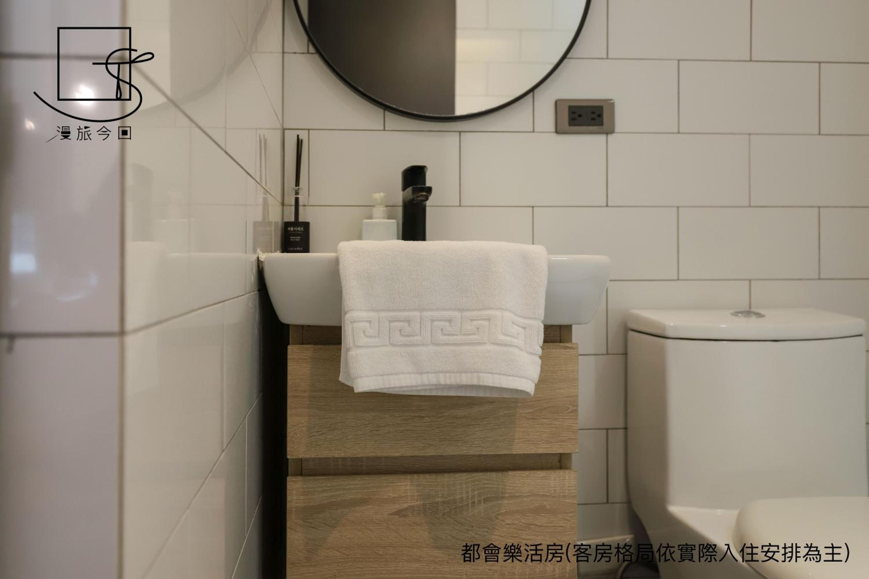 Standard Double Room - Photo 16