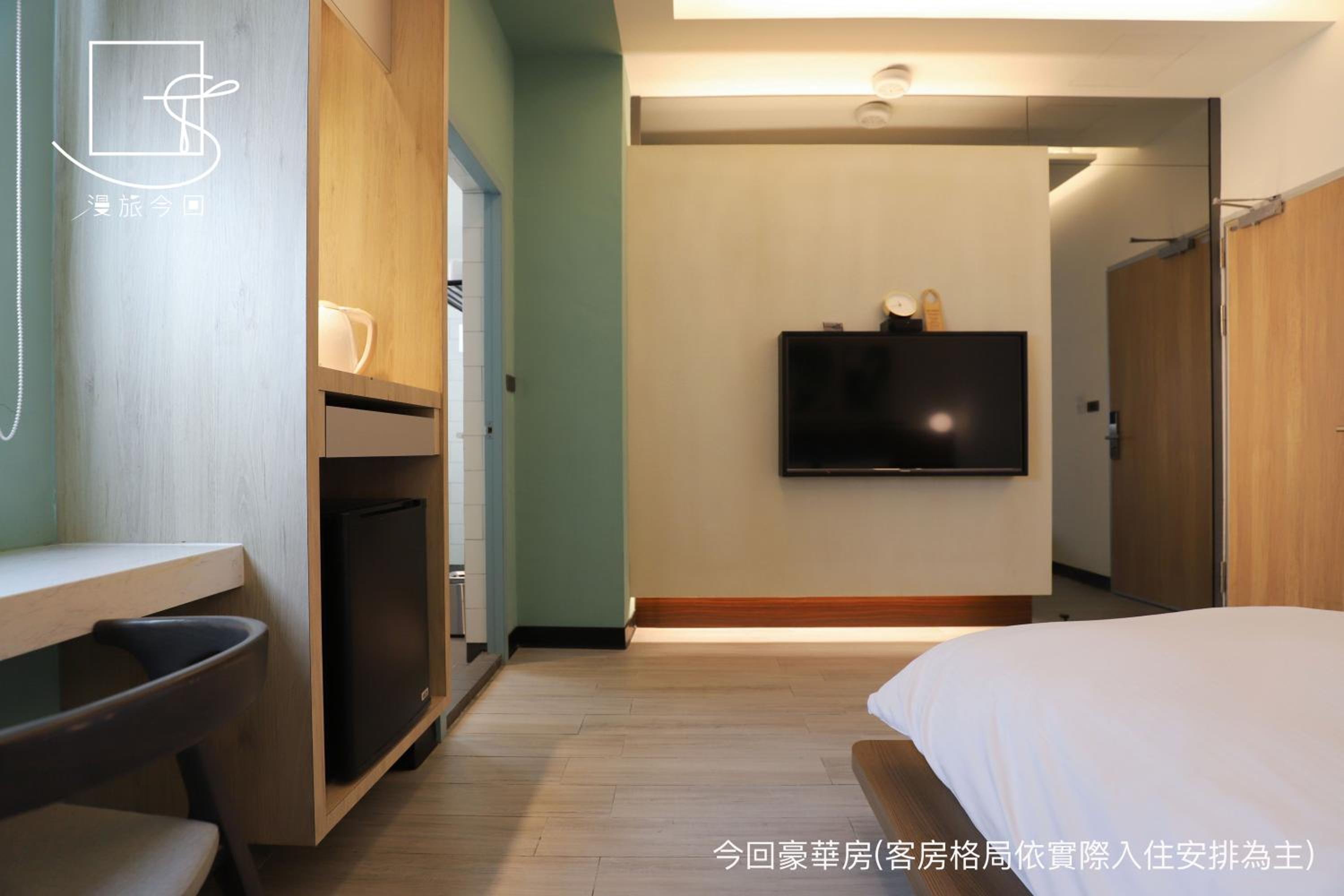Deluxe Double Room - Photo 8