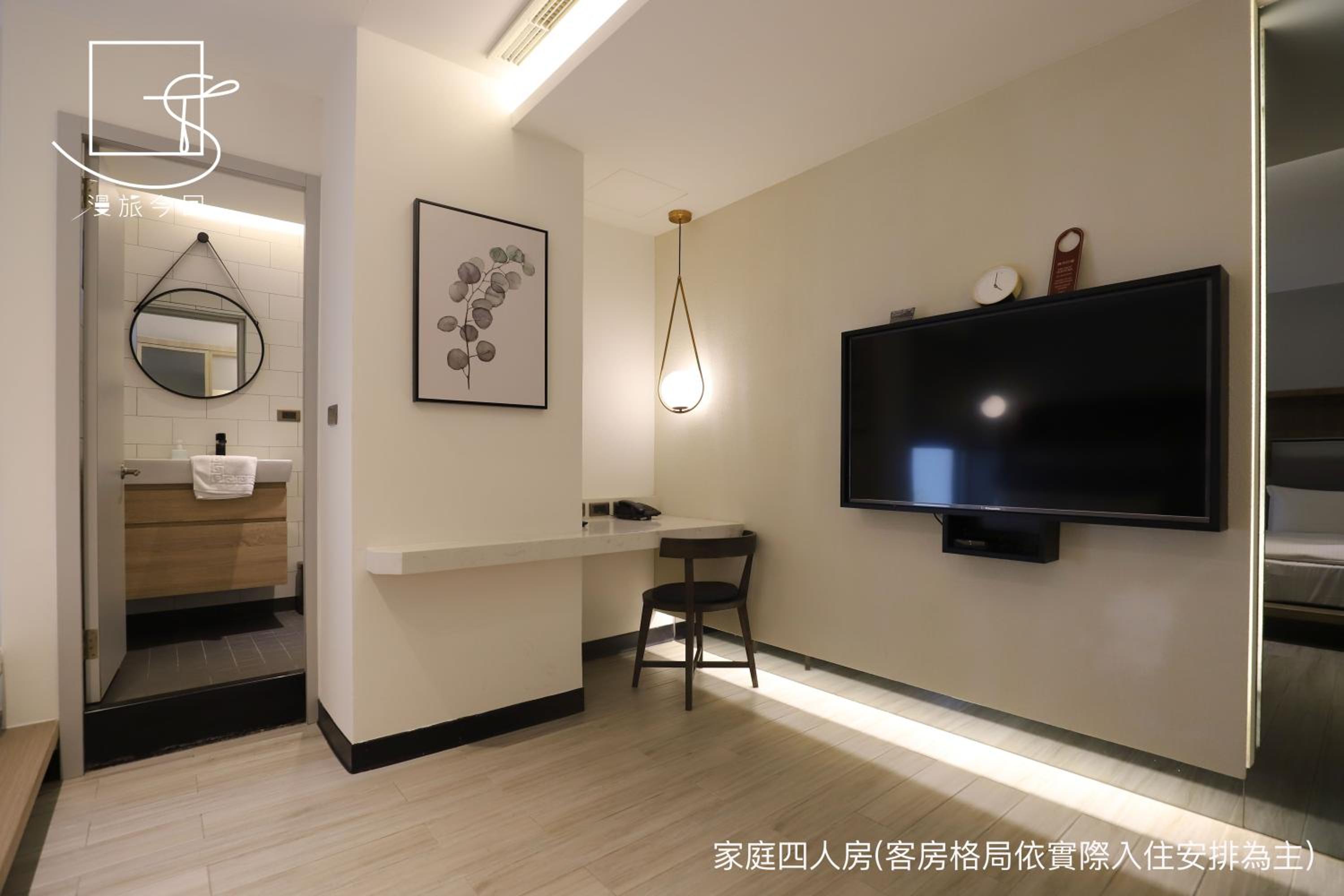 Quadruple Room with Bath photo 3