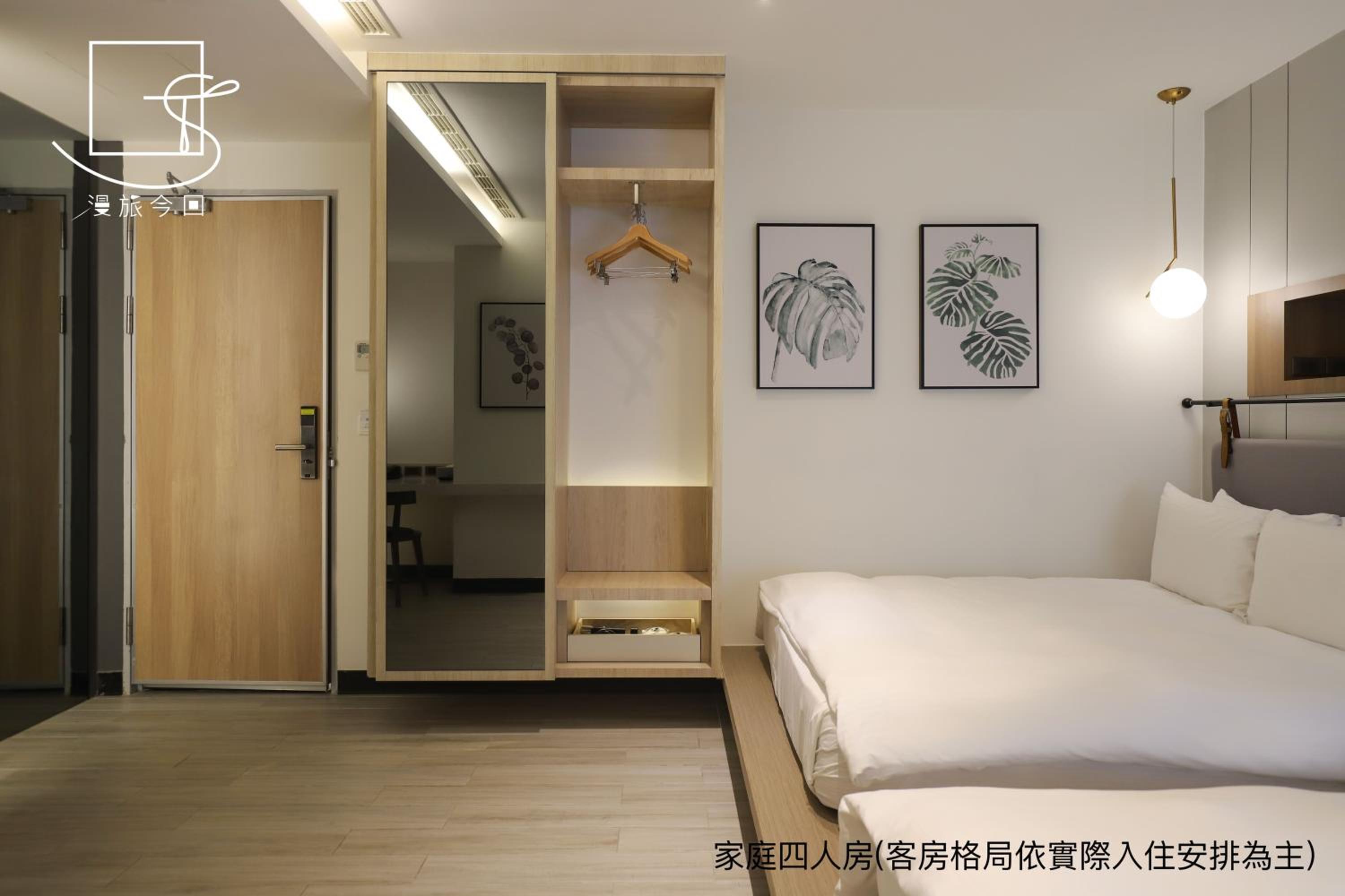 Quadruple Room with Bath photo 2