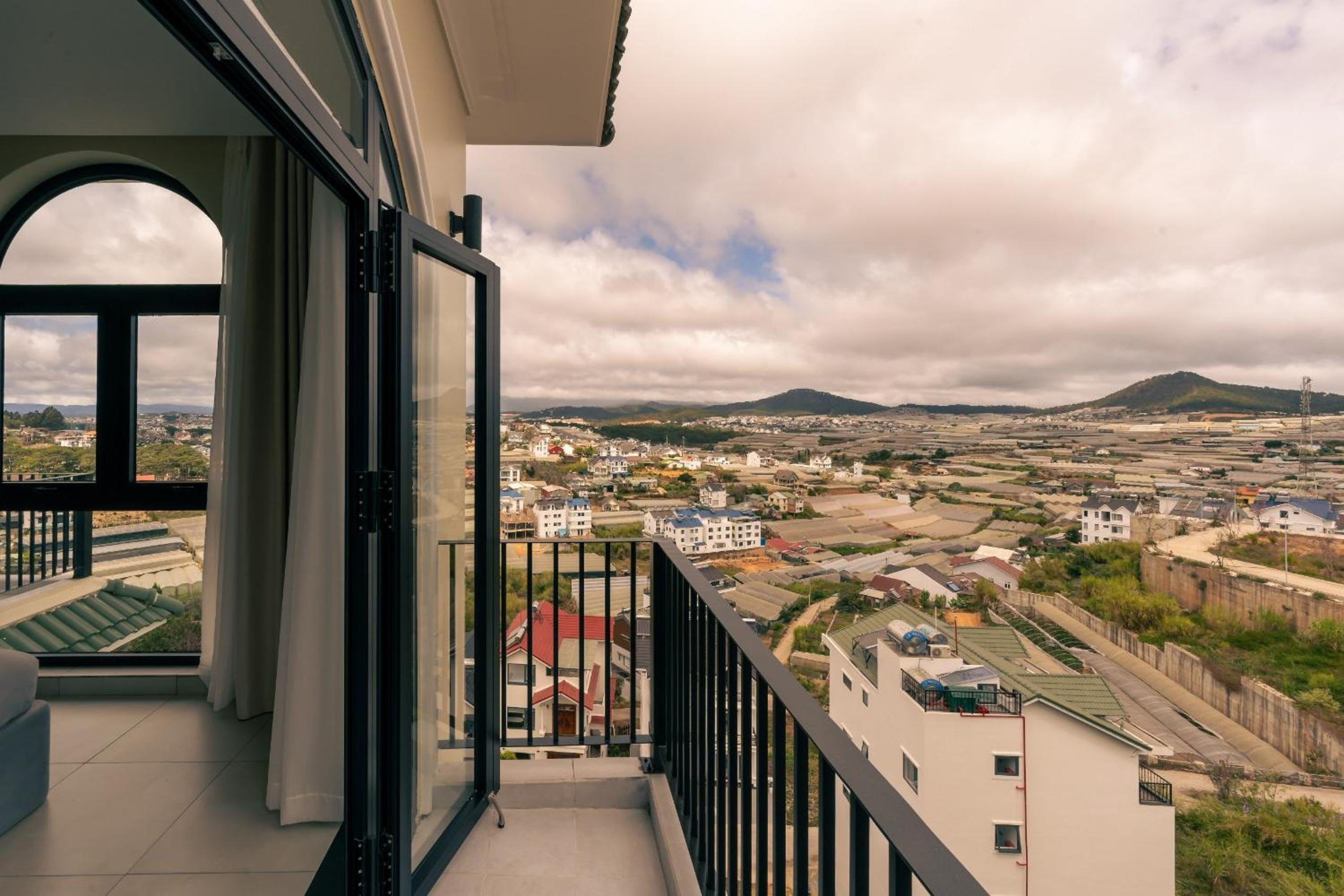 Premier Valley View Room With Balcony photo 2