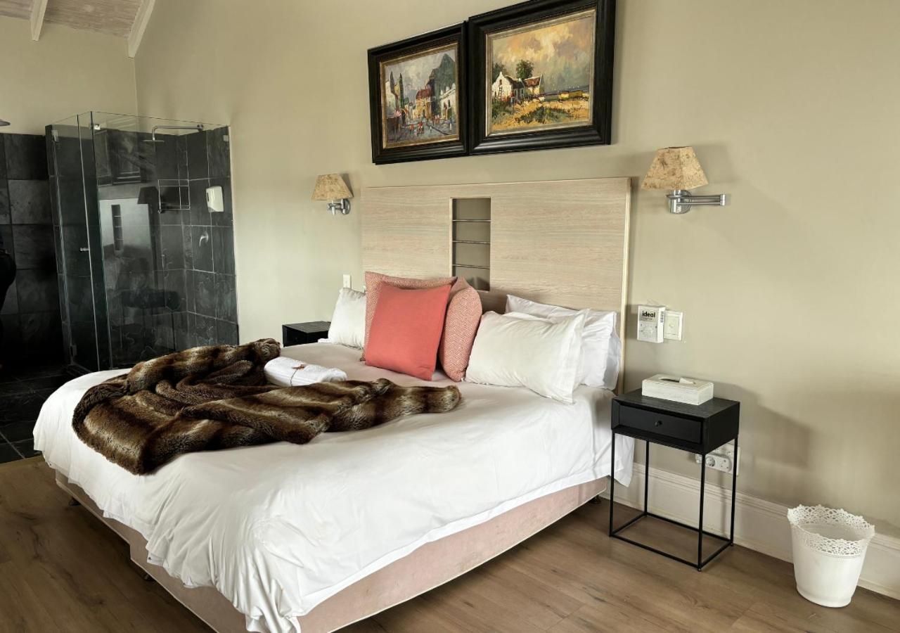 Honeymoon Suite - Photo 6