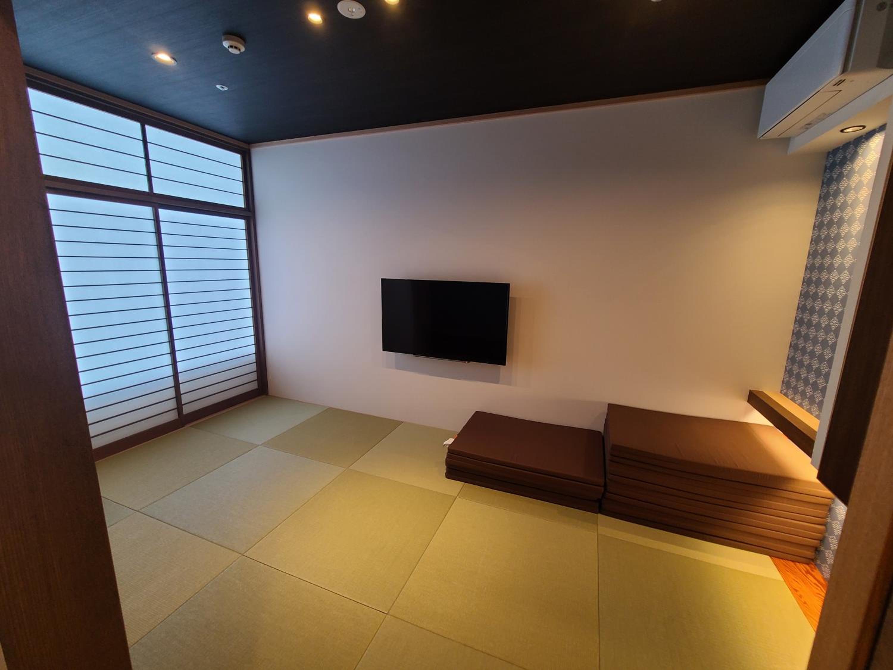 Japanese-Style Room