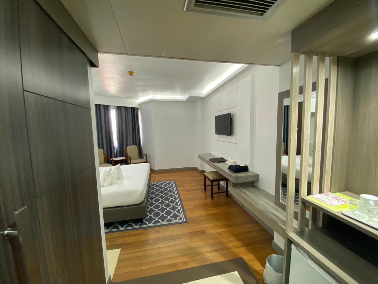 Double or Twin Room with City View photo 2