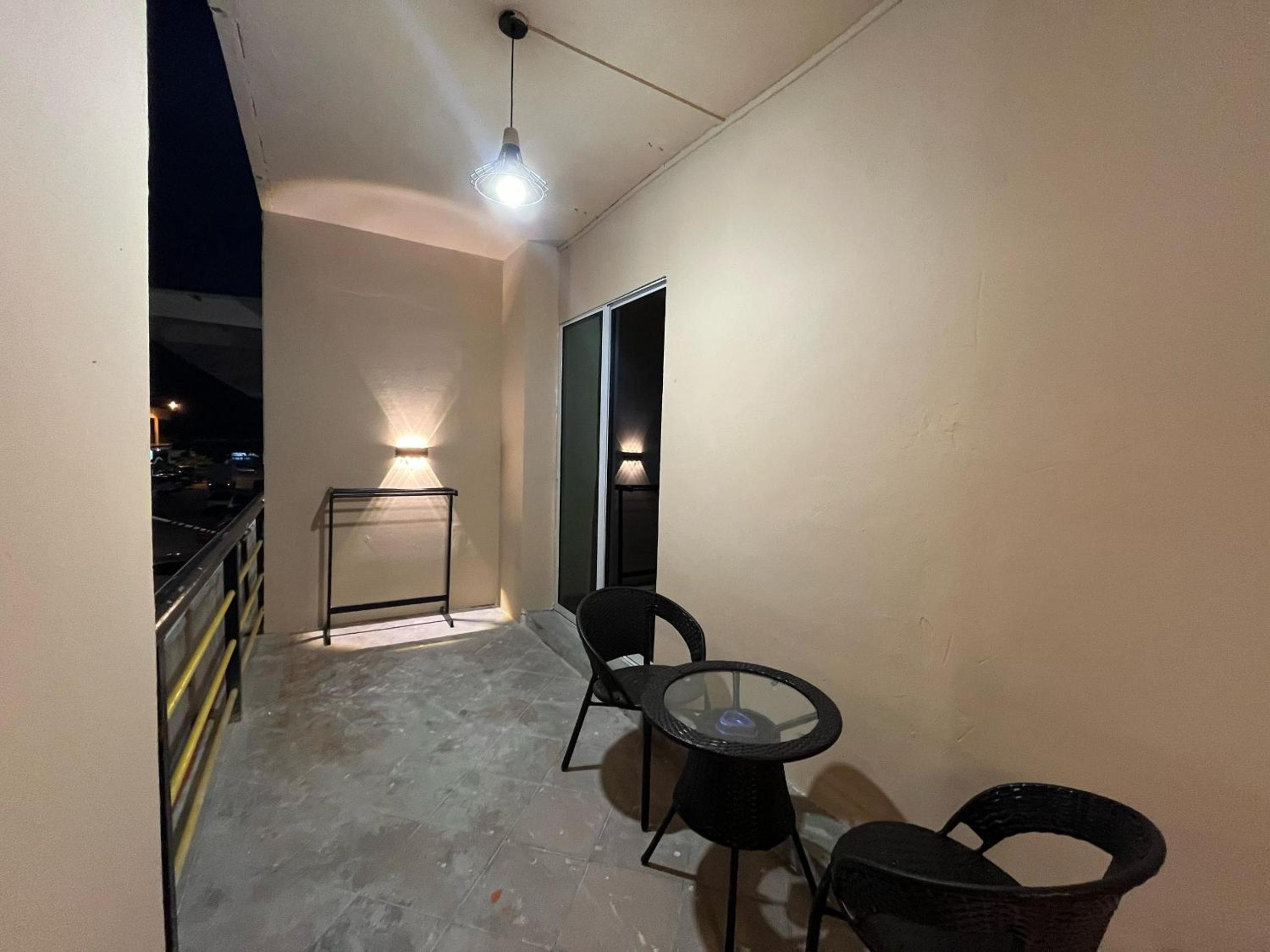 King Room with Balcony - Photo 13