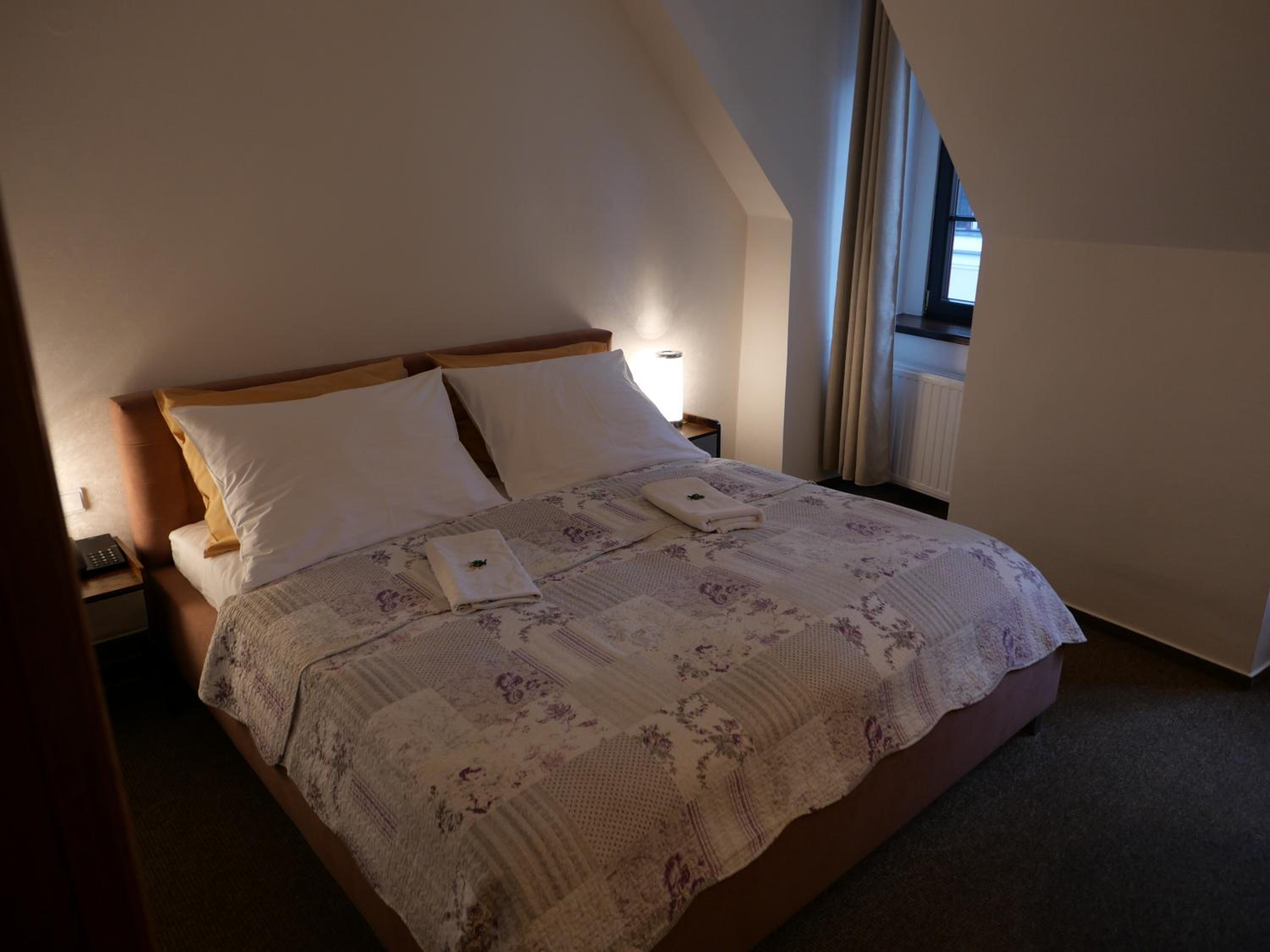 Double Room - Photo 8