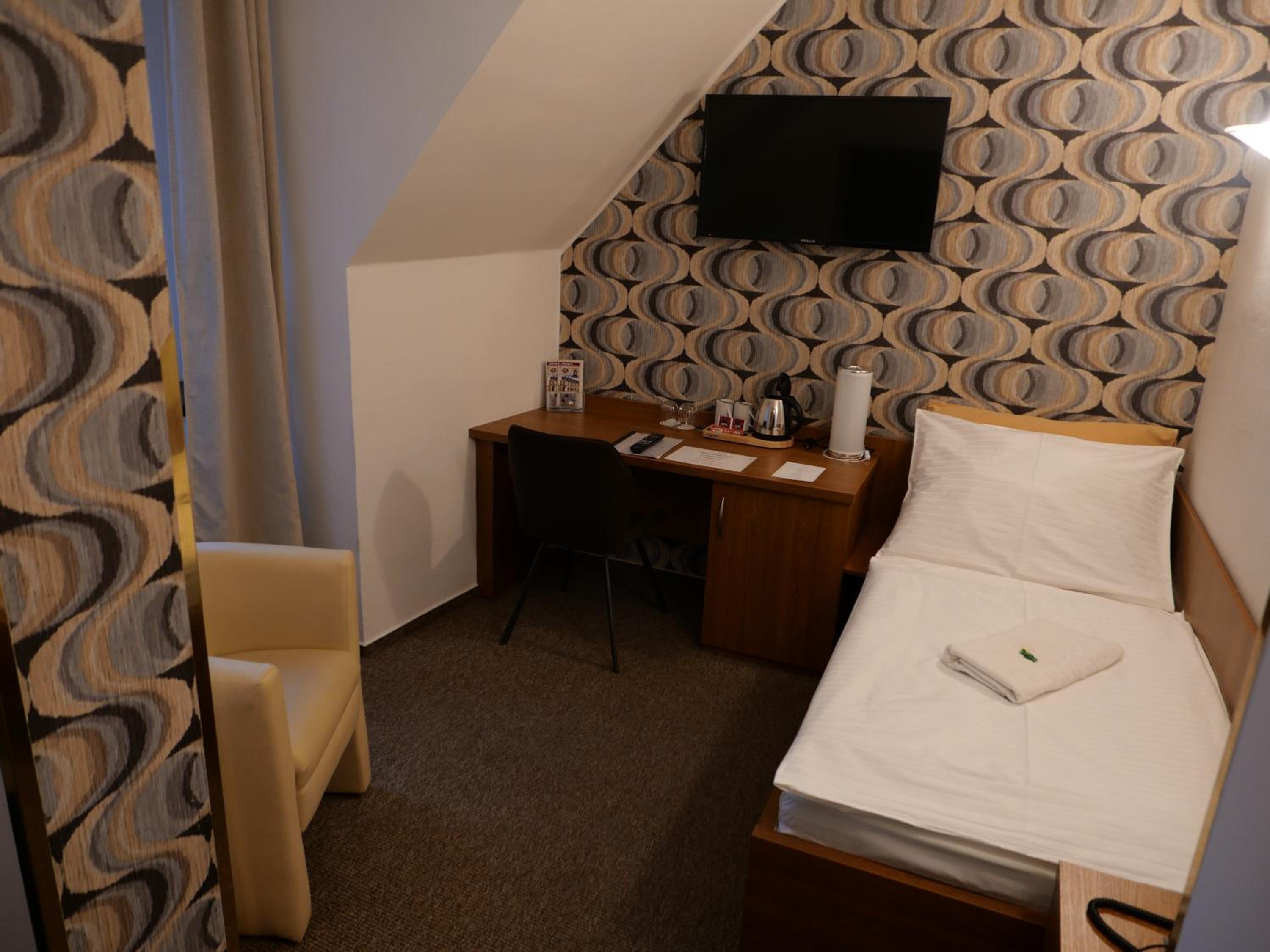 Twin Room - Photo 5