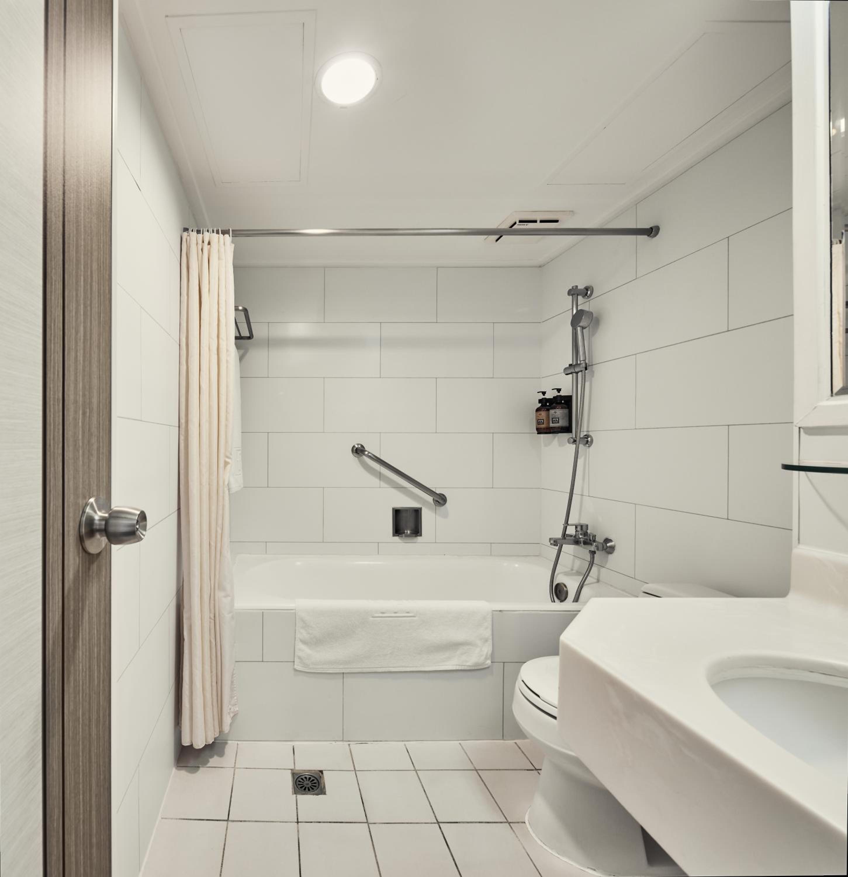 Standard Double or Twin Room photo 3