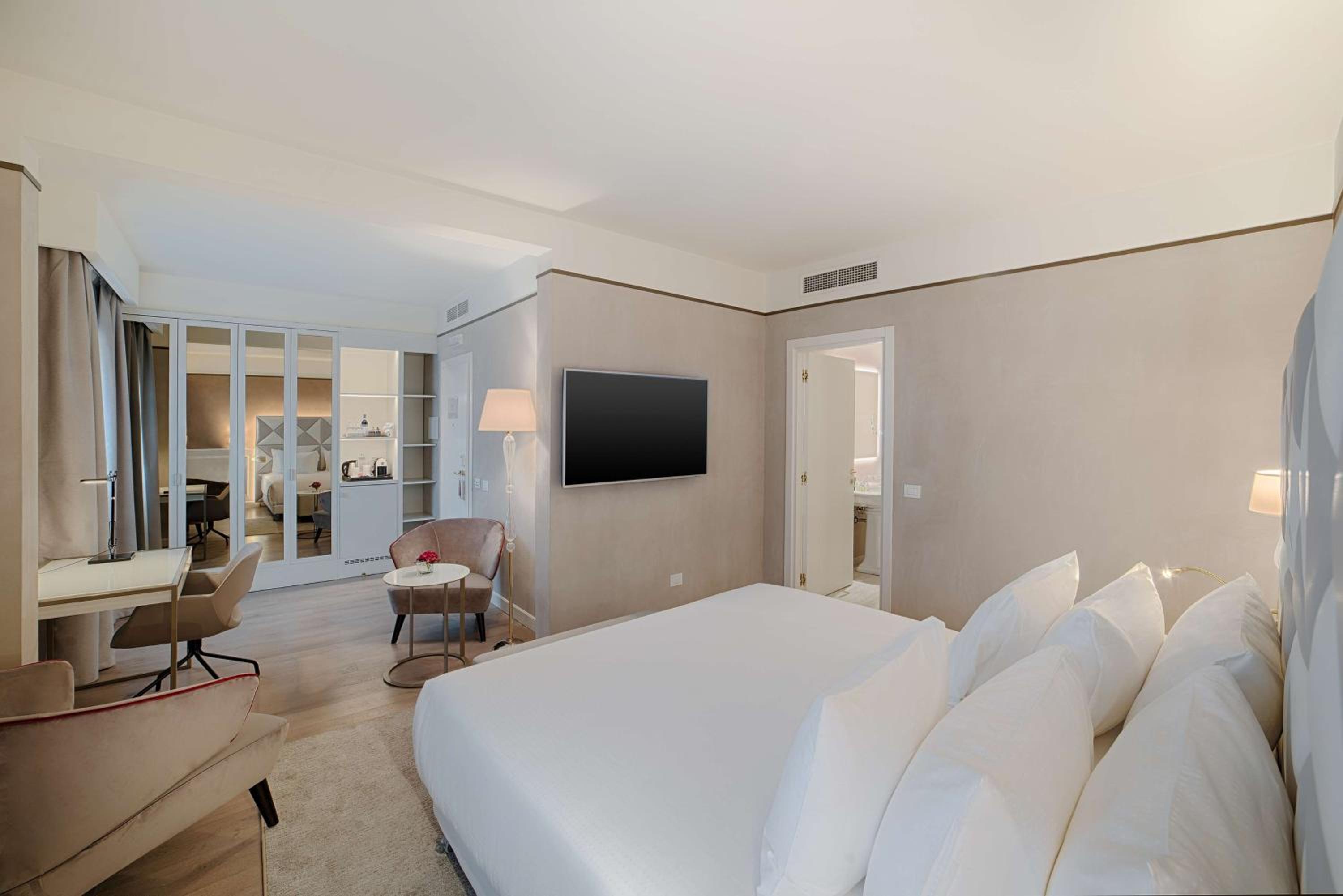 Junior Suite - Photo 1