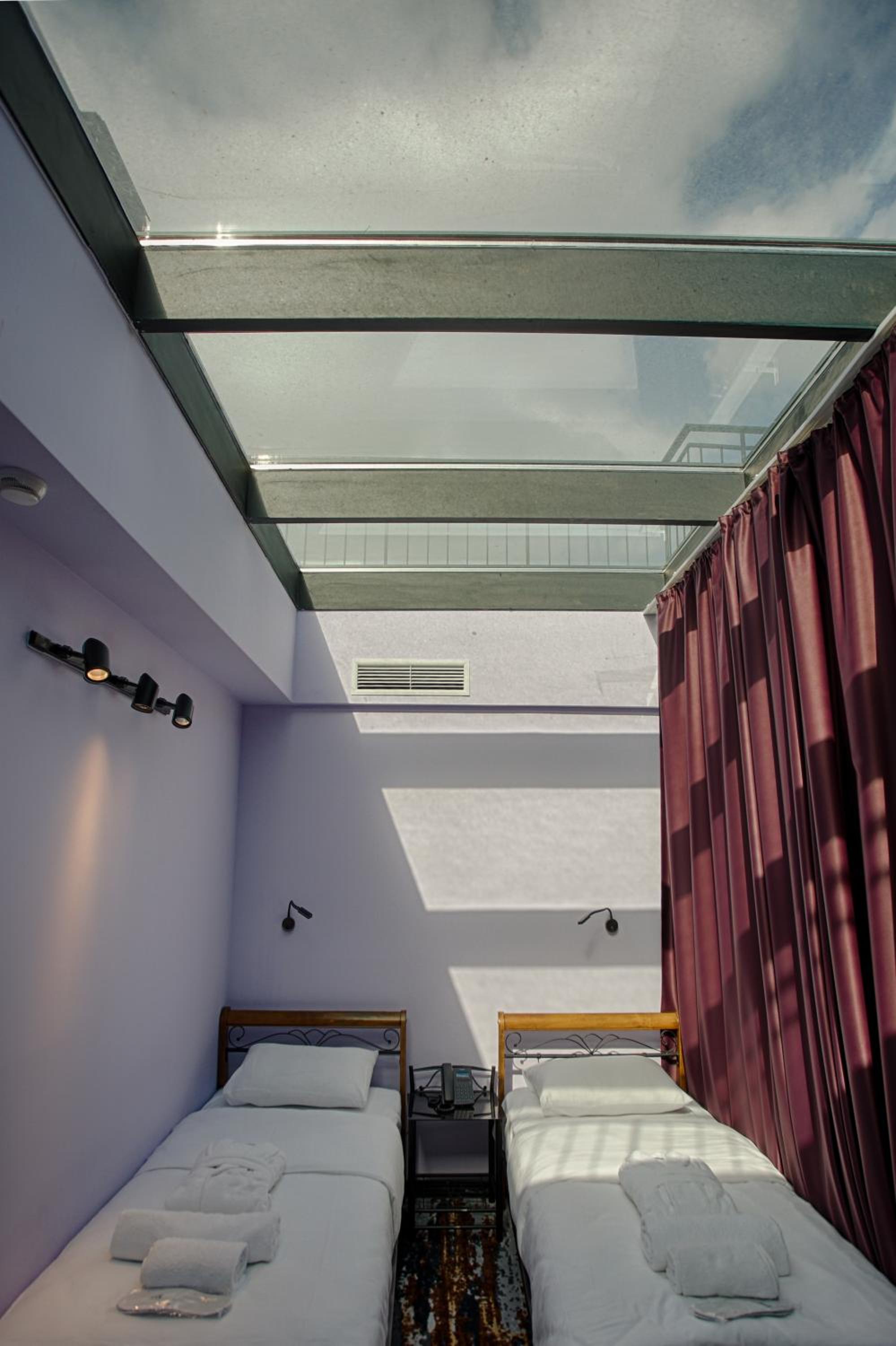 Standard Double or Twin Room - Photo 11