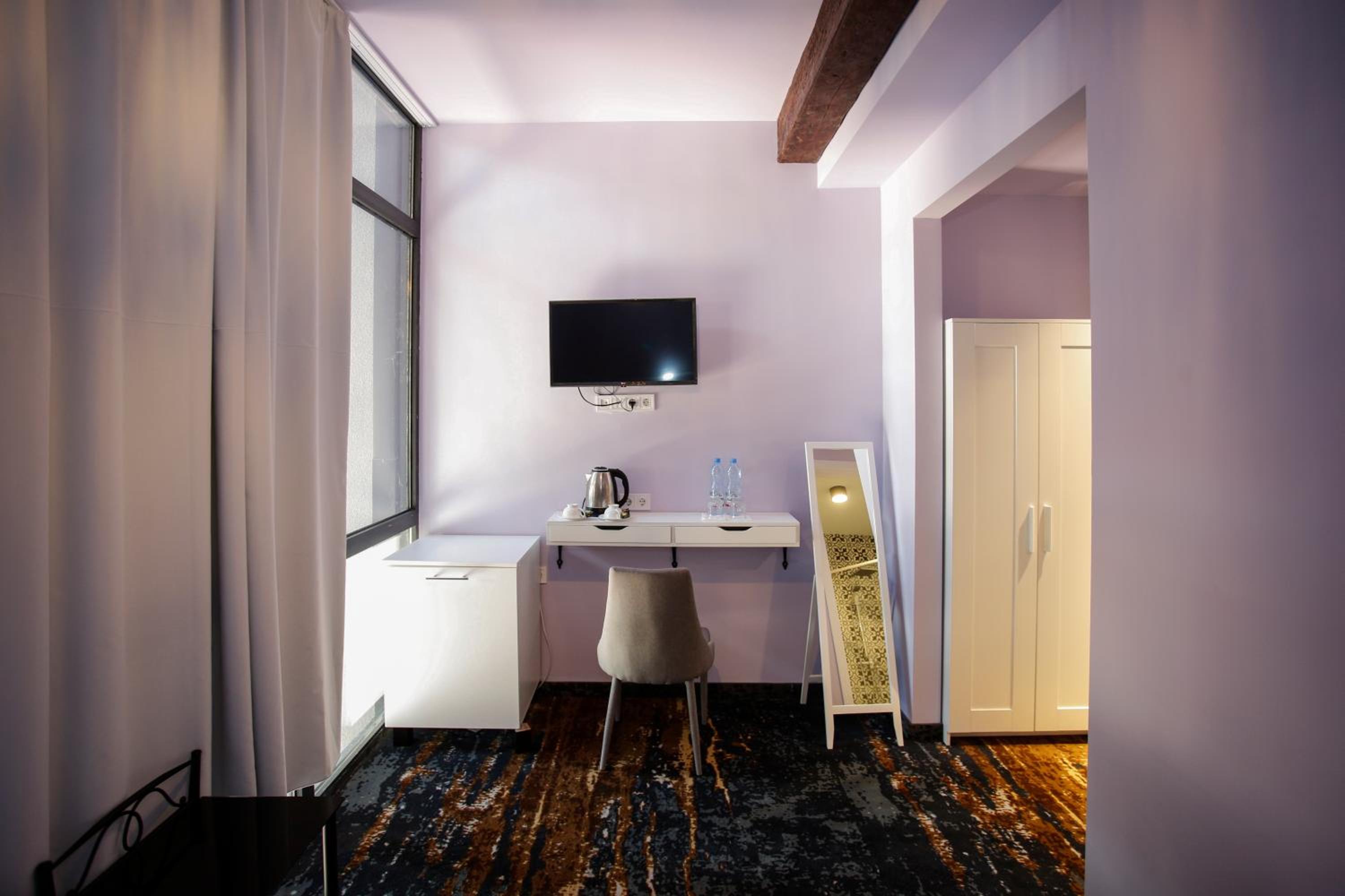 Standard Double or Twin Room - Photo 10