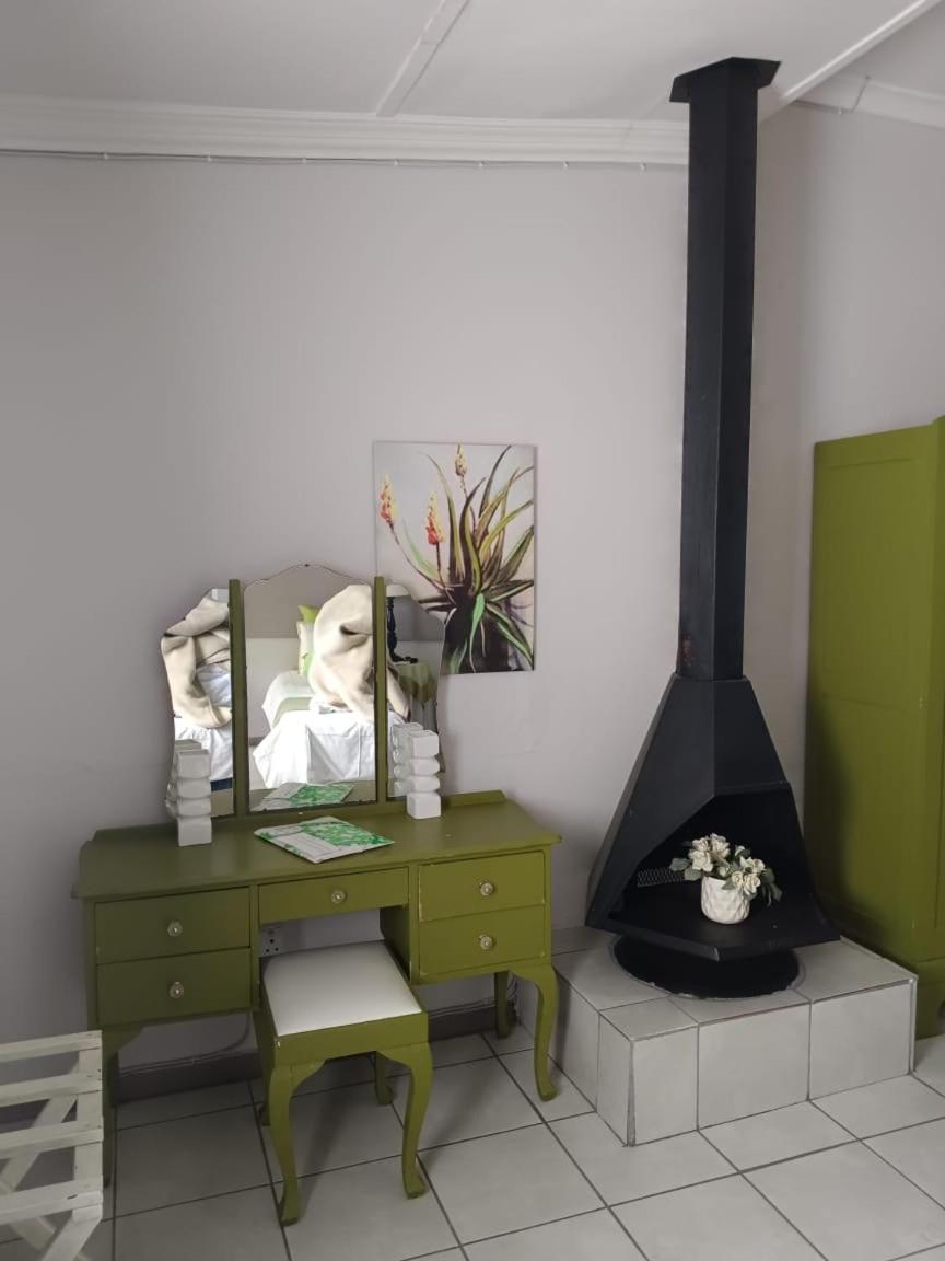 Family Room with Bathroom photo 2