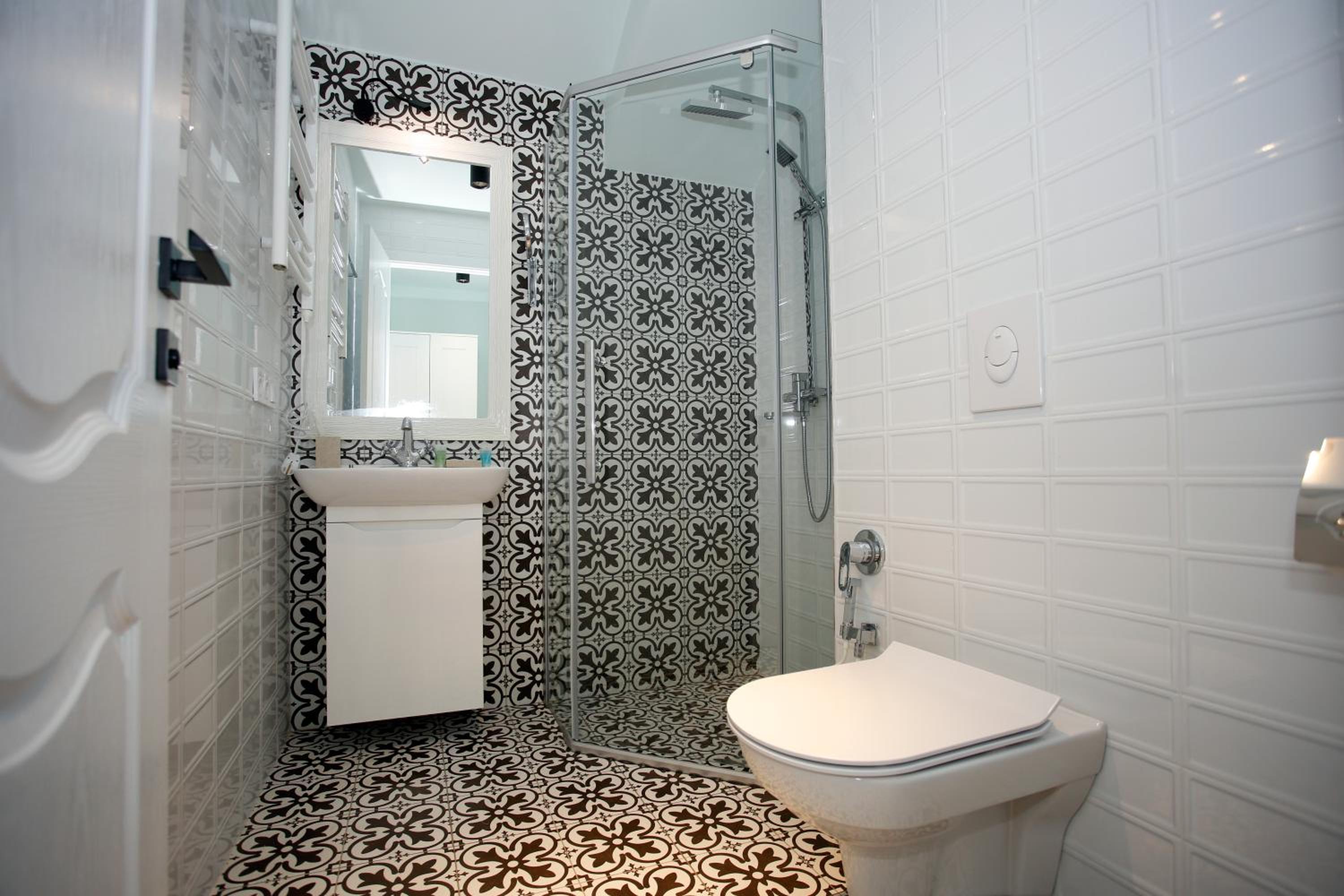 Standard Double Room - Photo 13