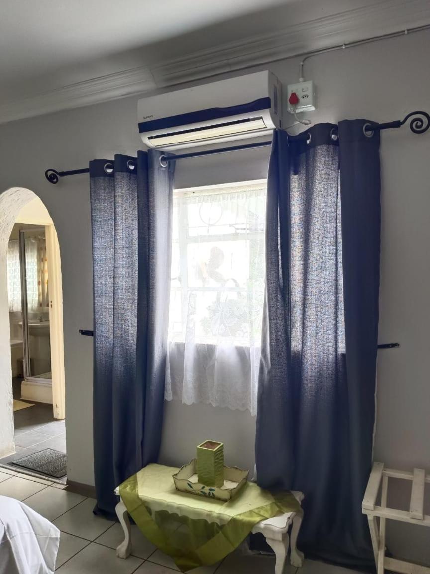 Family Room with Bathroom photo 1