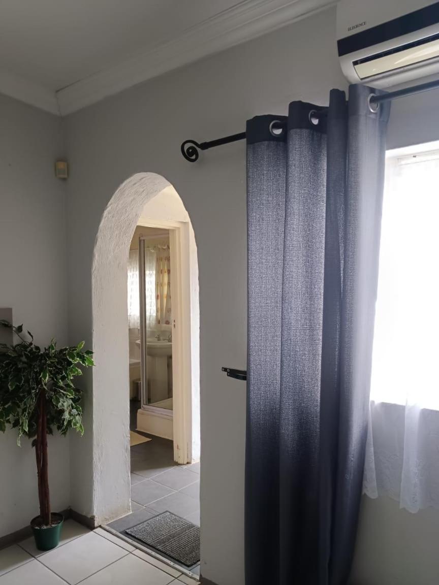 Family Room with Bathroom photo 3